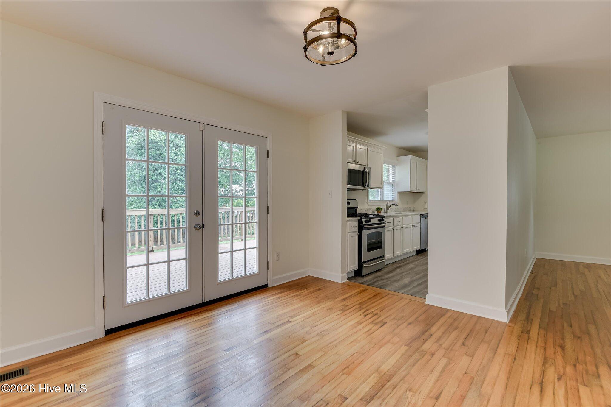 2421 Persimmon Road Property Photo 9