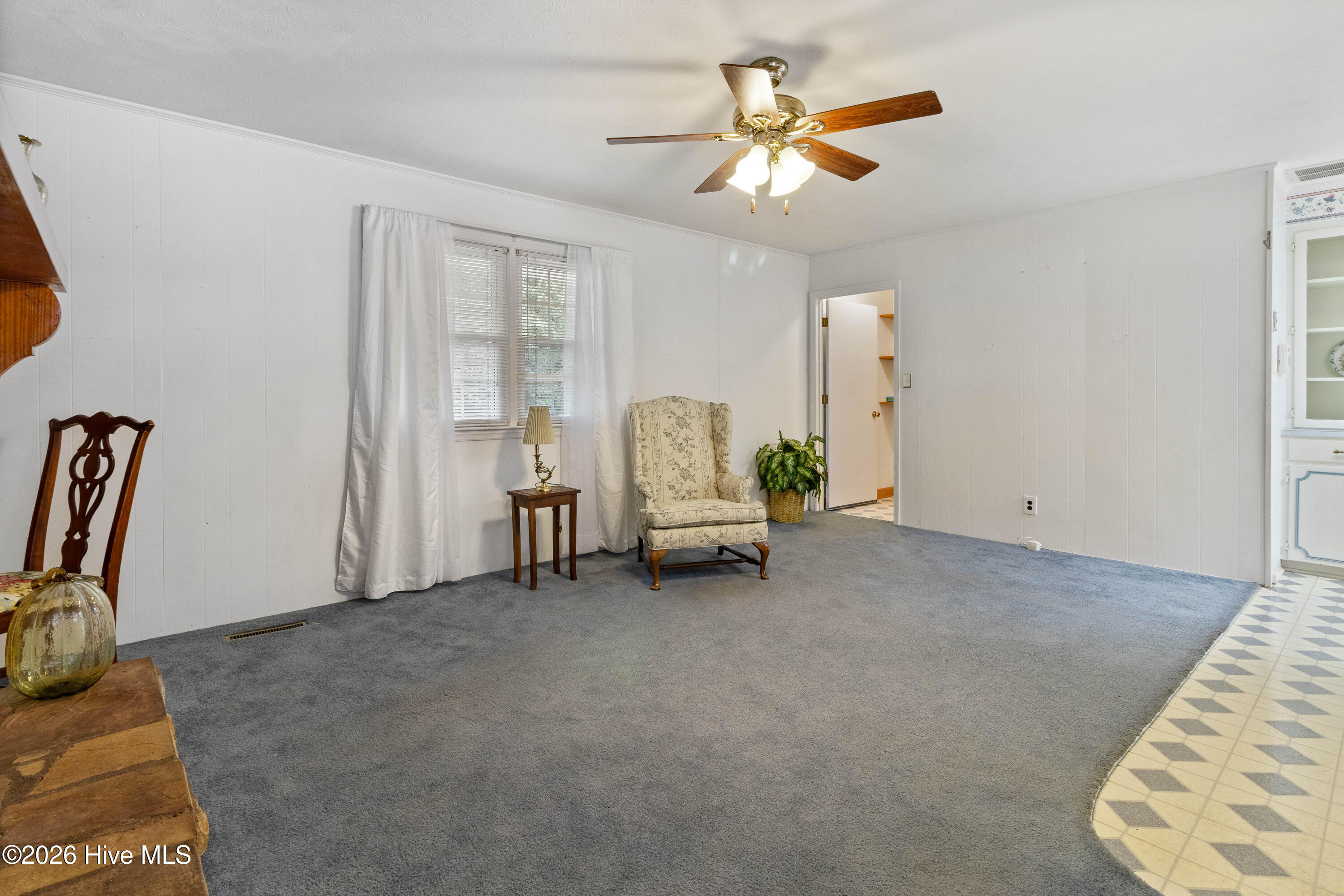 612 David Street Property Photo 4