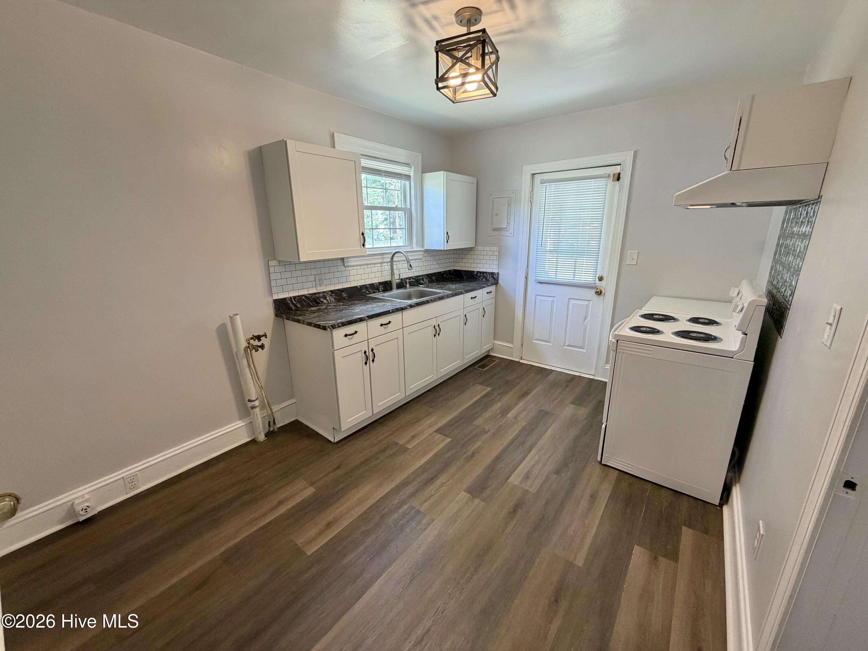 1124 Pitt Street Property Photo 8