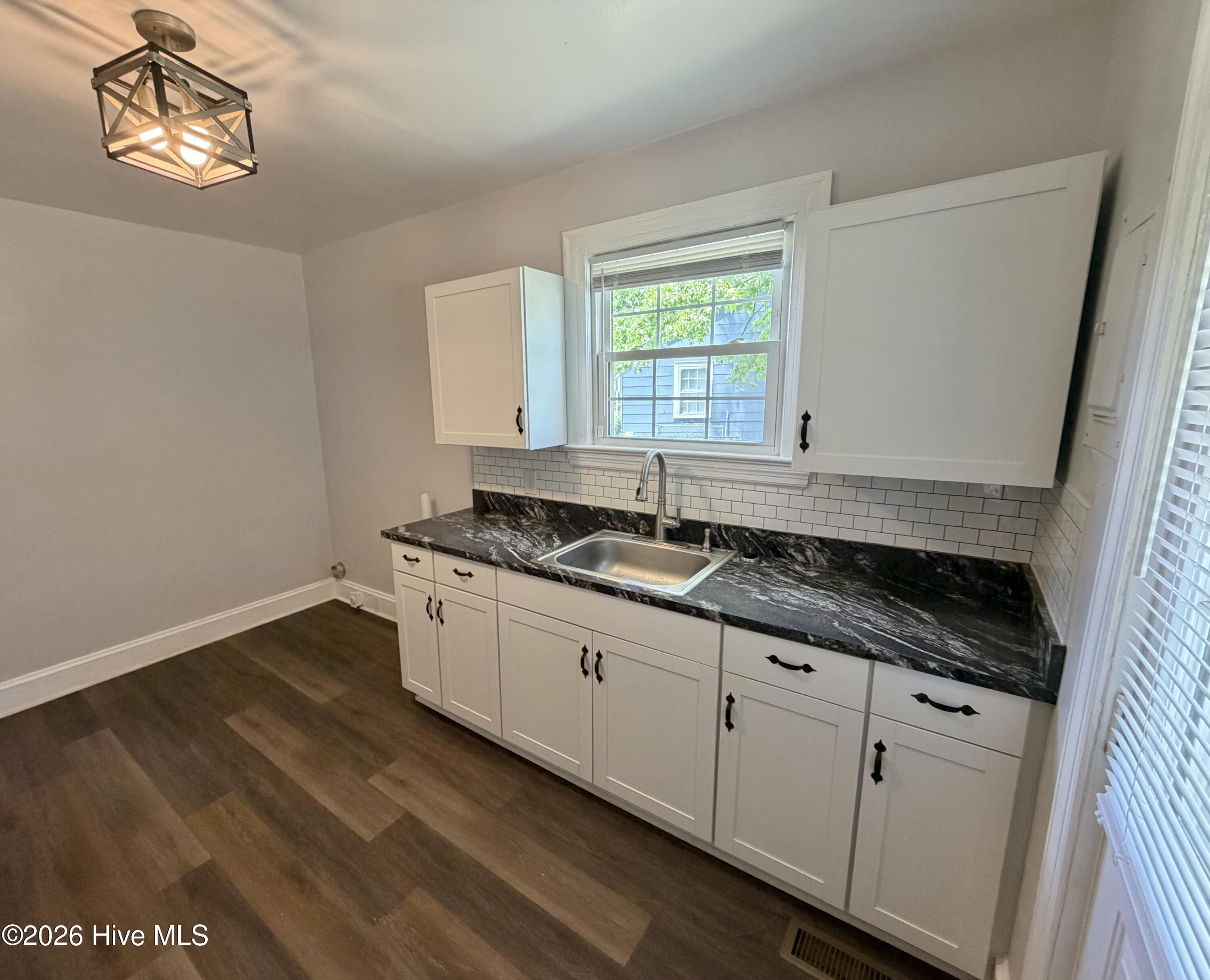 1124 Pitt Street Property Photo 9