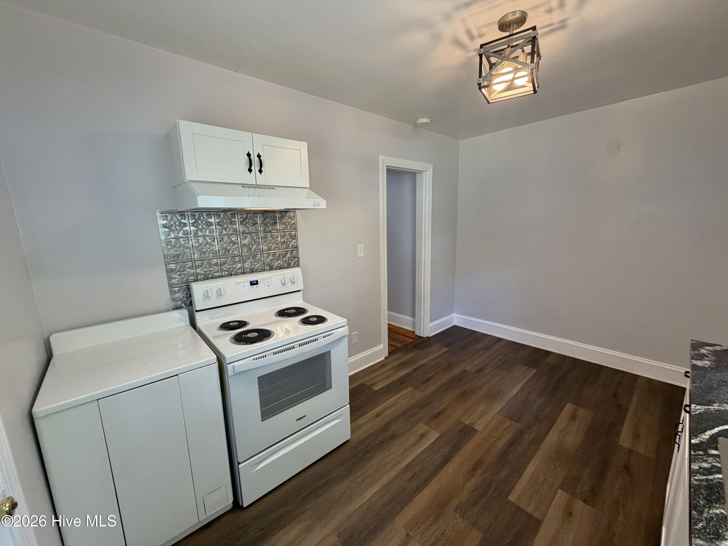 1124 Pitt Street Property Photo 10