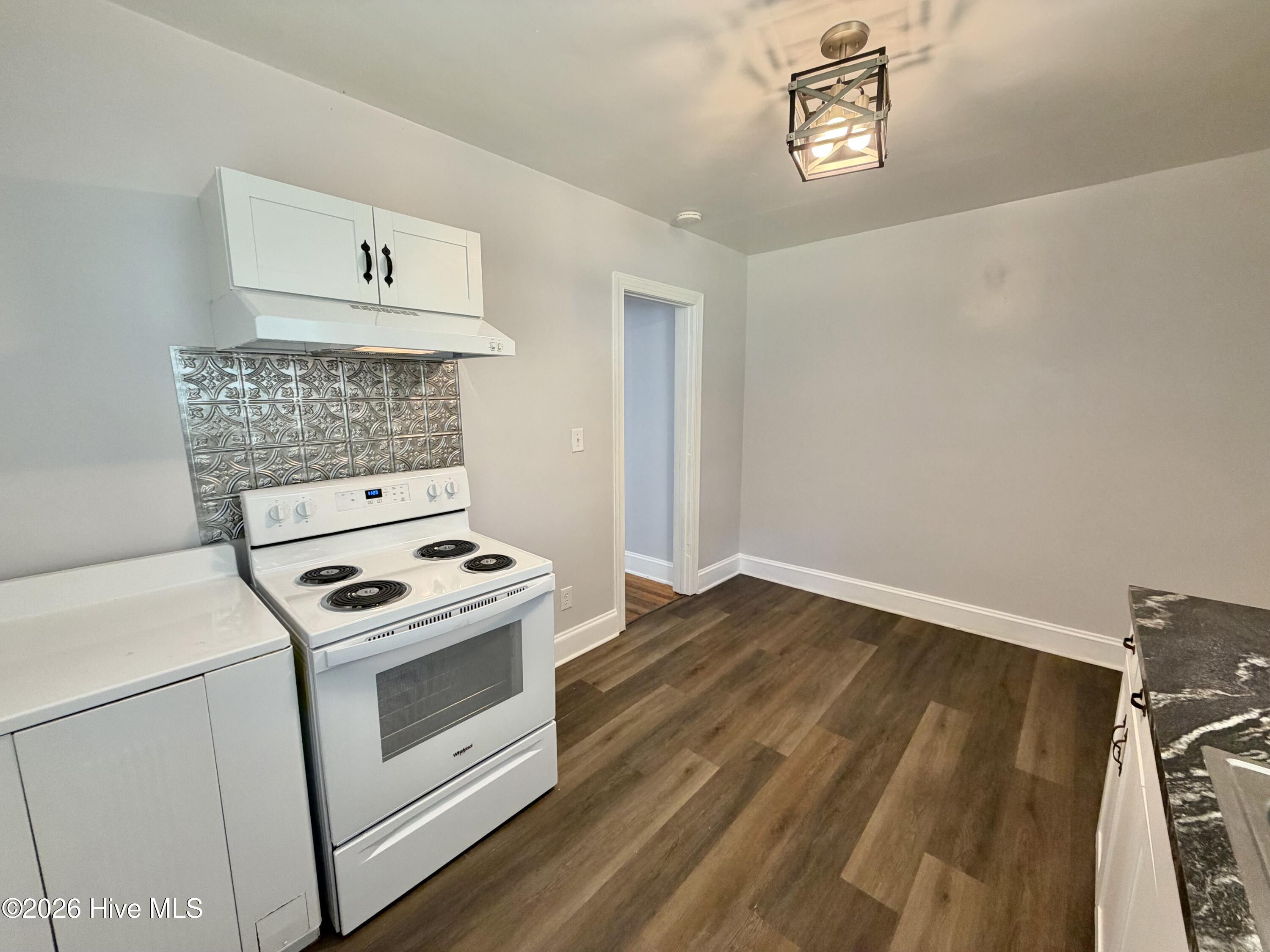1124 Pitt Street Property Photo 11