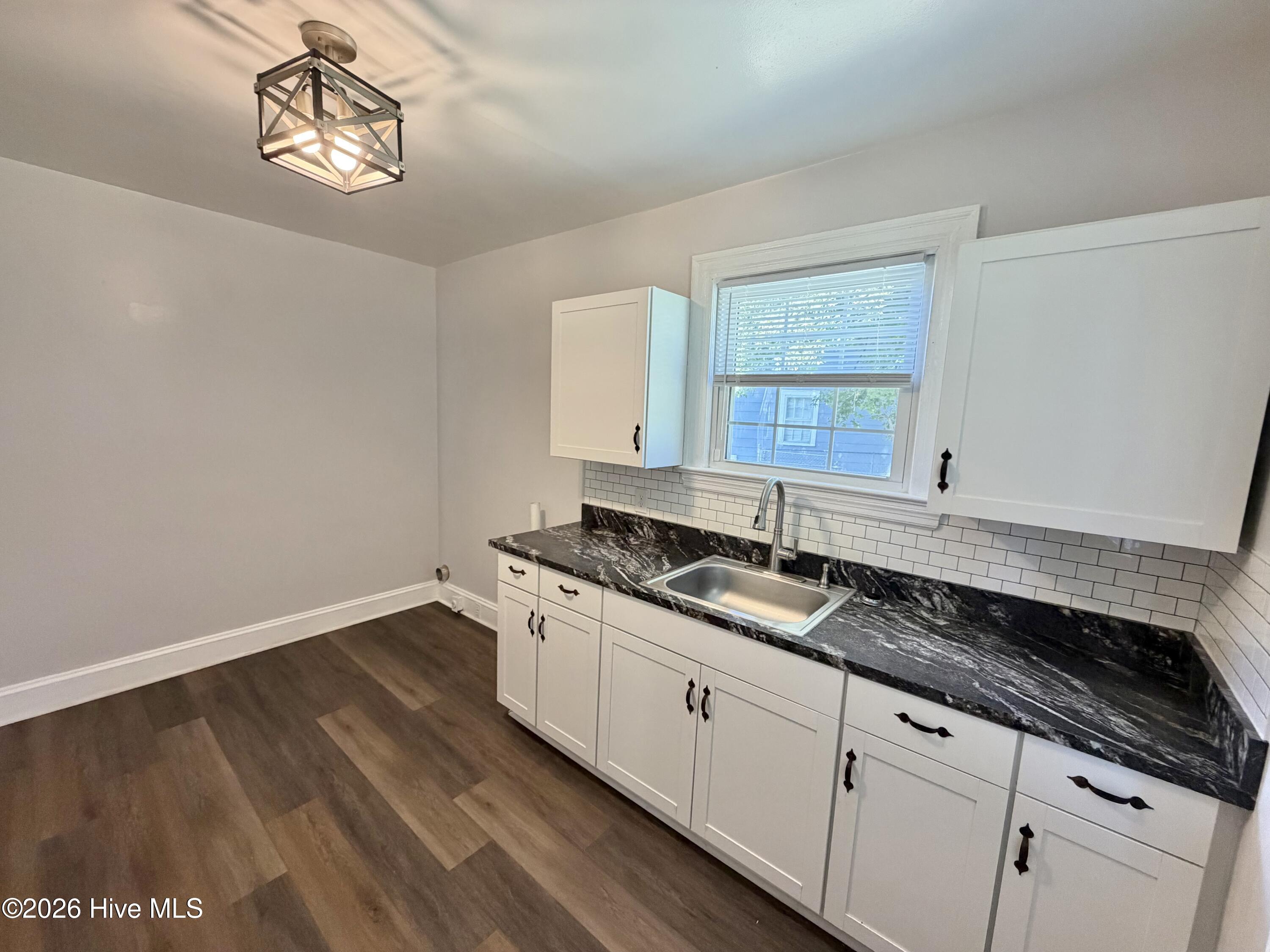 1124 Pitt Street Property Photo 13
