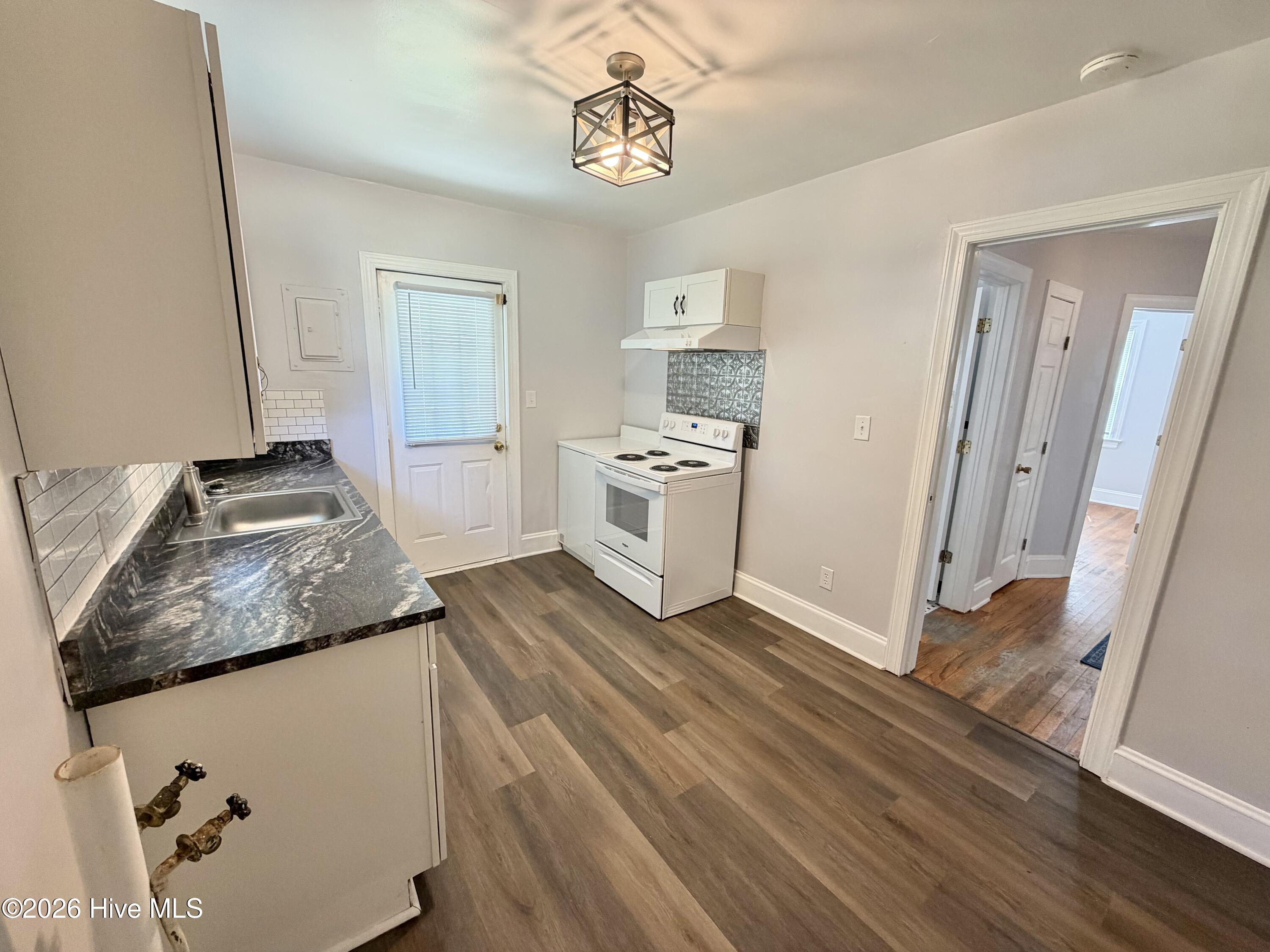1124 Pitt Street Property Photo 14