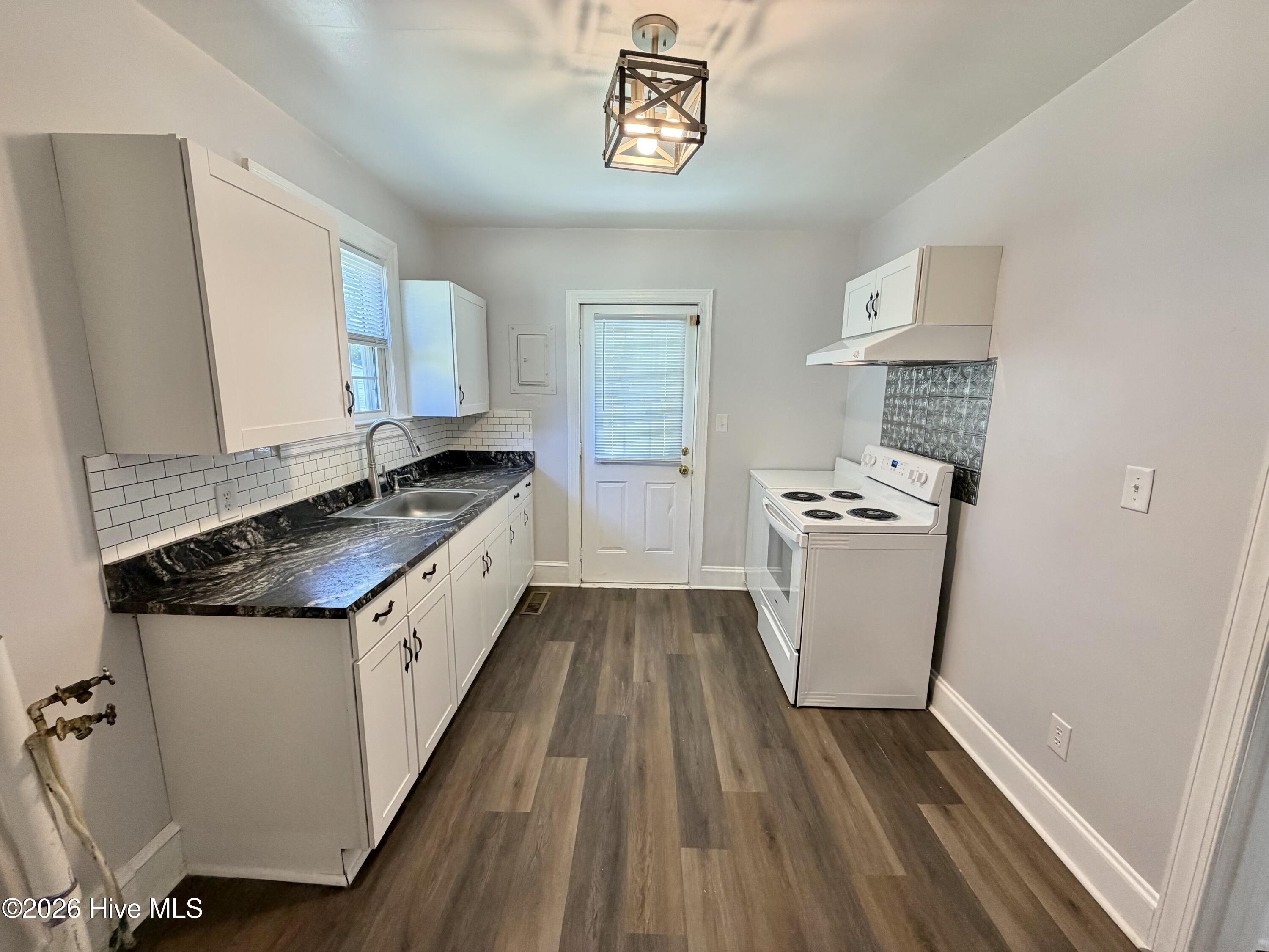 1124 Pitt Street Property Photo 15