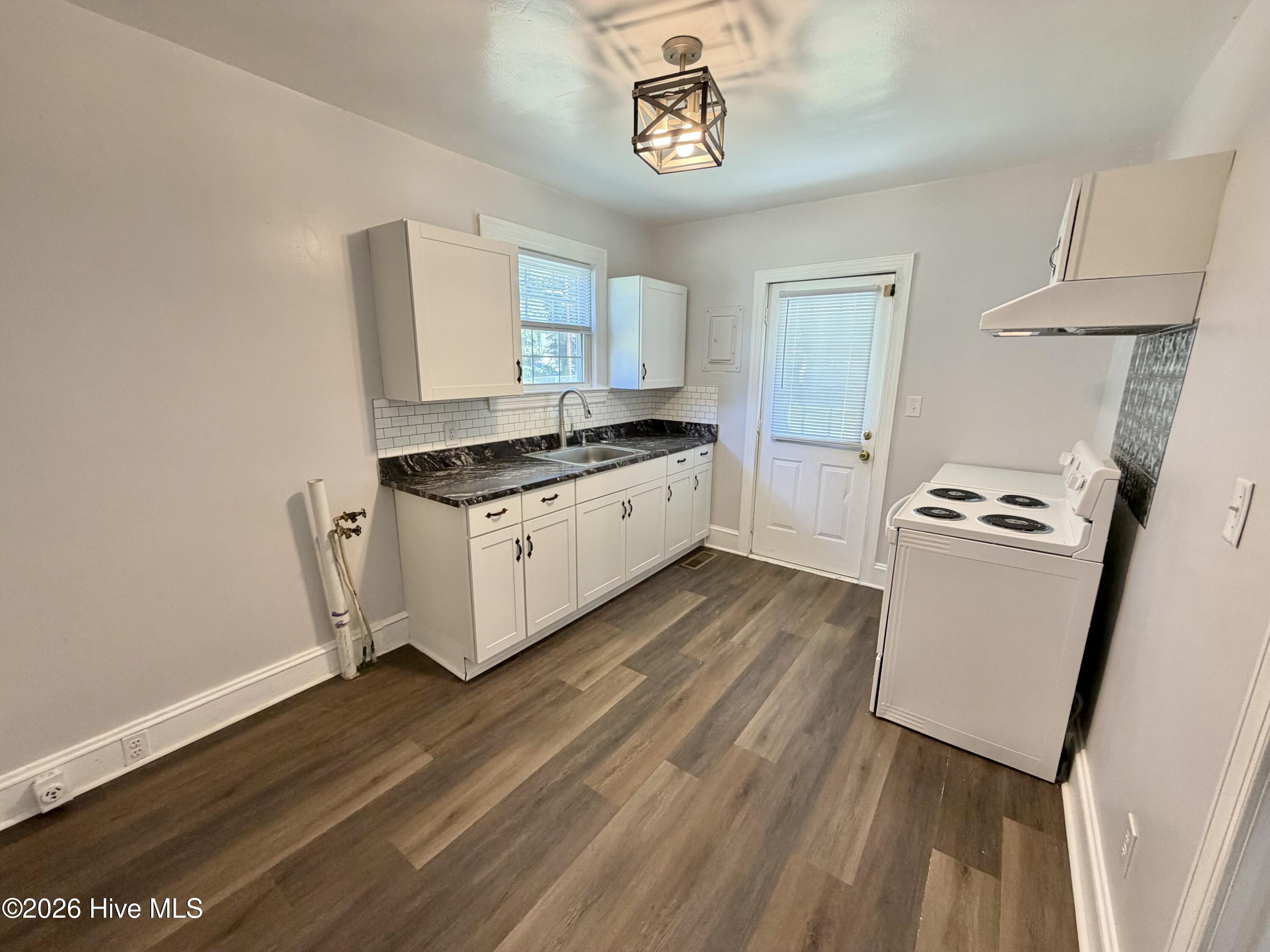 1124 Pitt Street Property Photo 16
