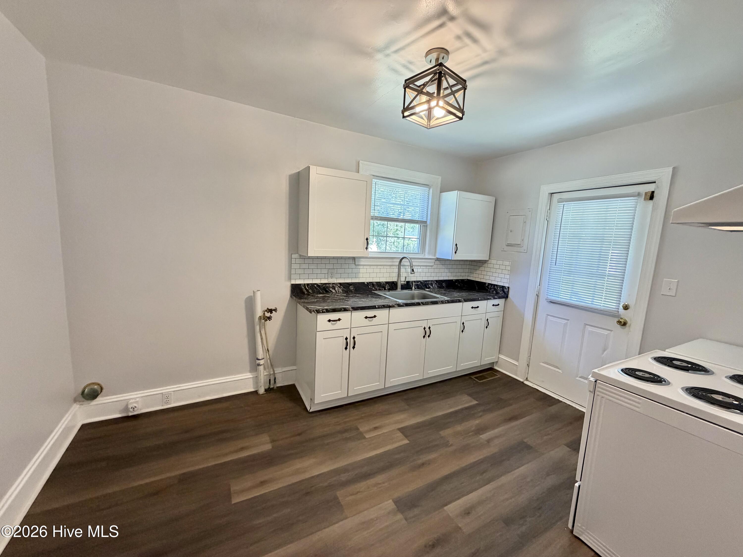 1124 Pitt Street Property Photo 17