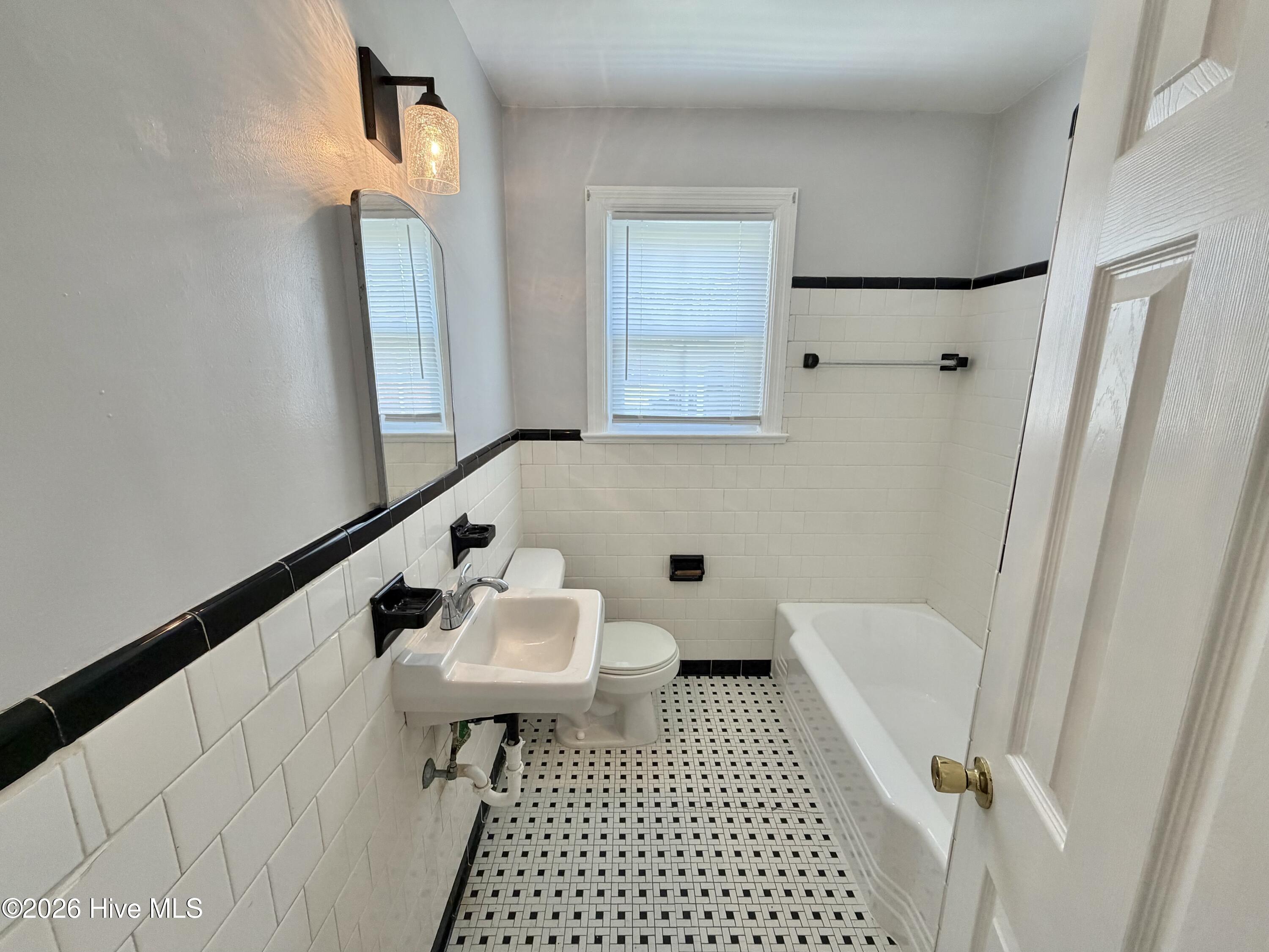 1124 Pitt Street Property Photo 18