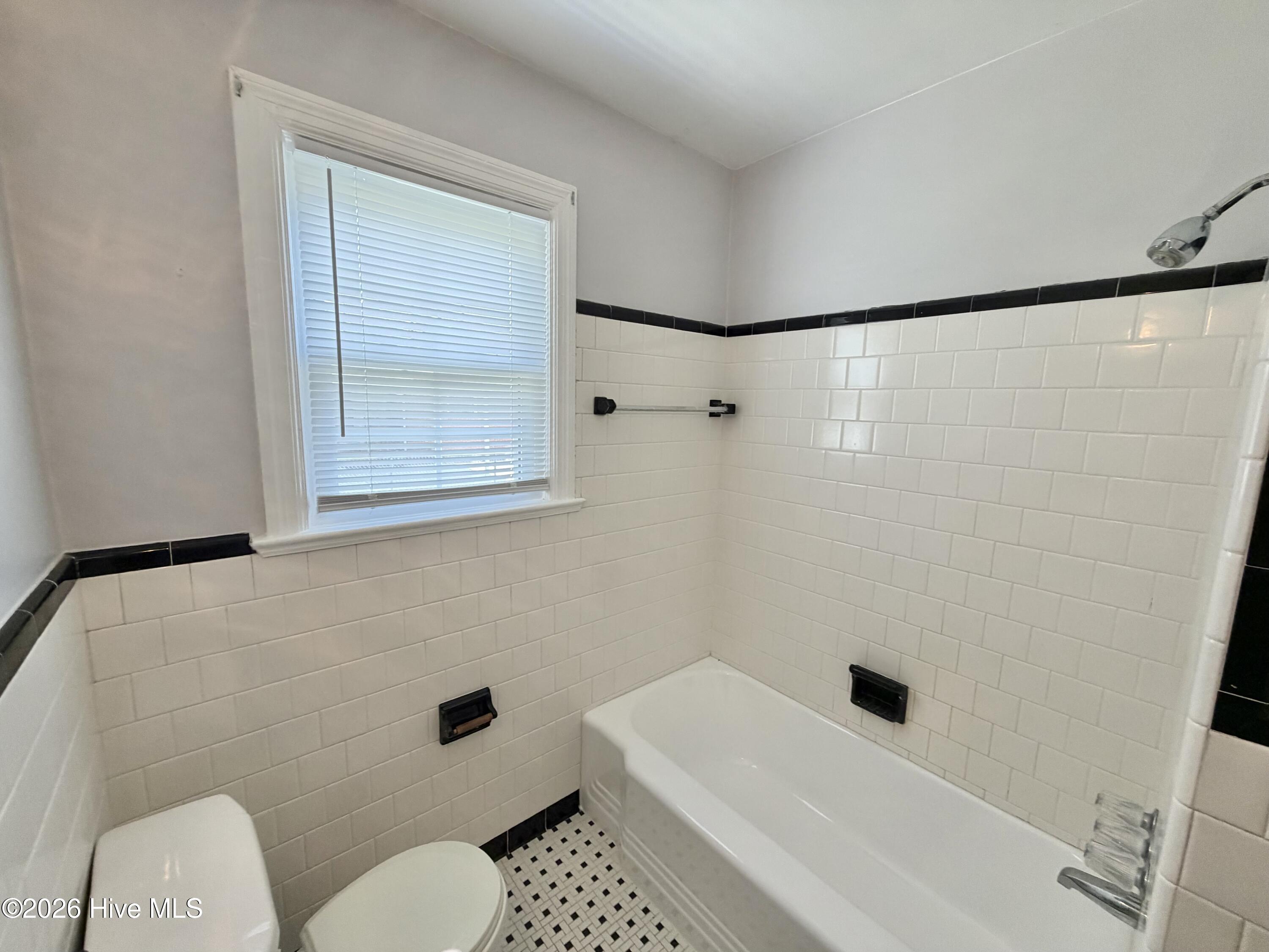 1124 Pitt Street Property Photo 19