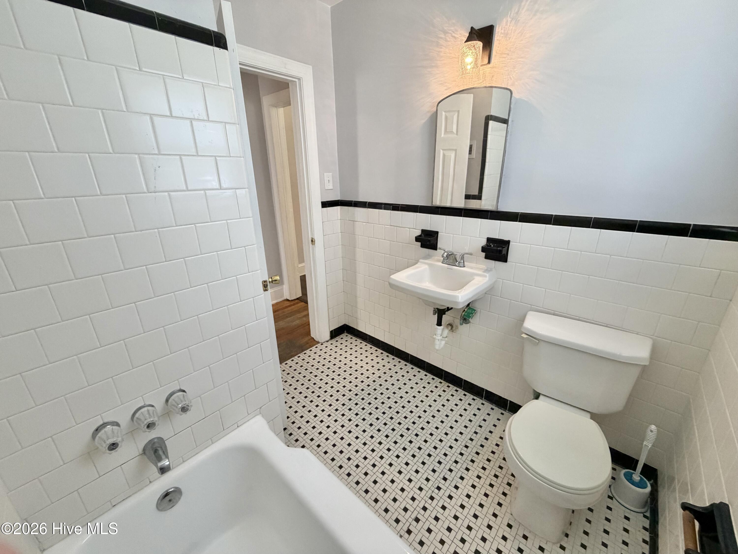 1124 Pitt Street Property Photo 20