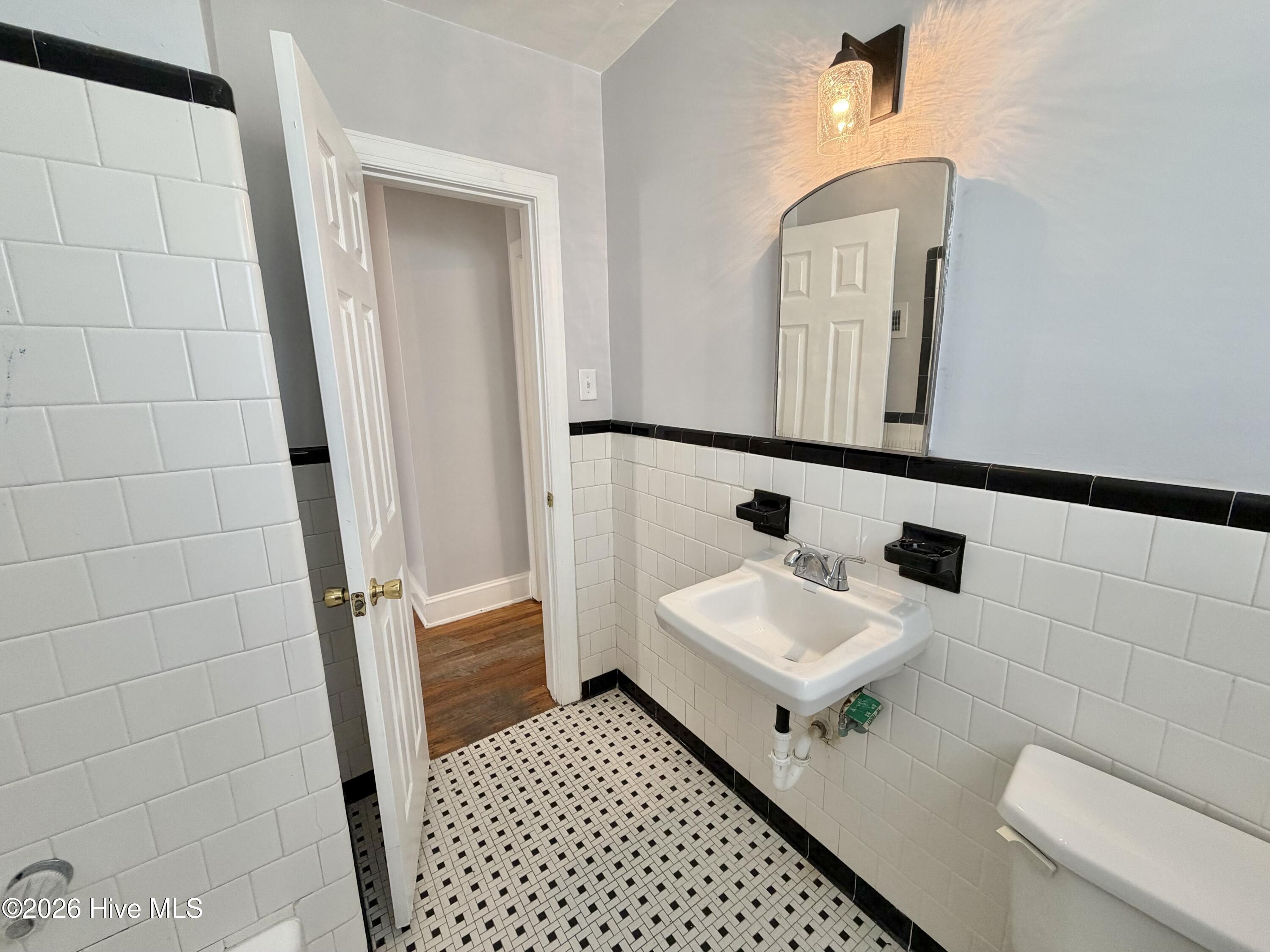 1124 Pitt Street Property Photo 21