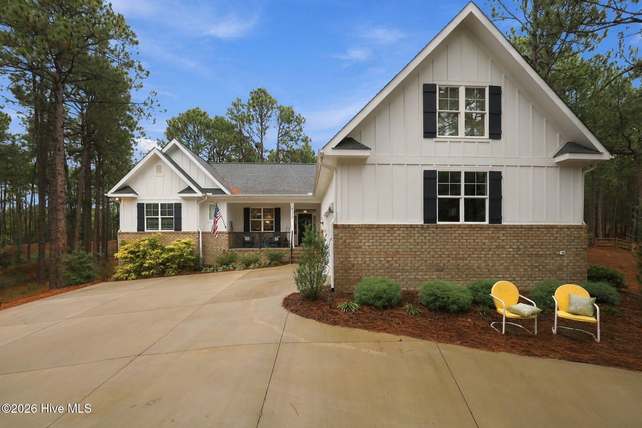 512 Longleaf Drive Property Photo 1