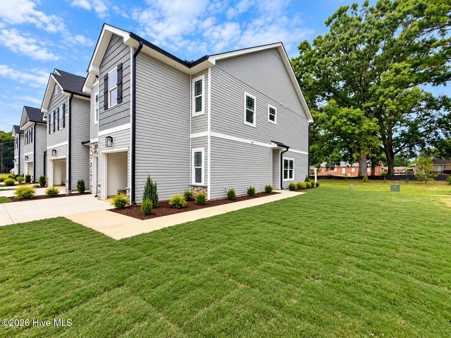 2022 Tharrington Way Property Photo 4