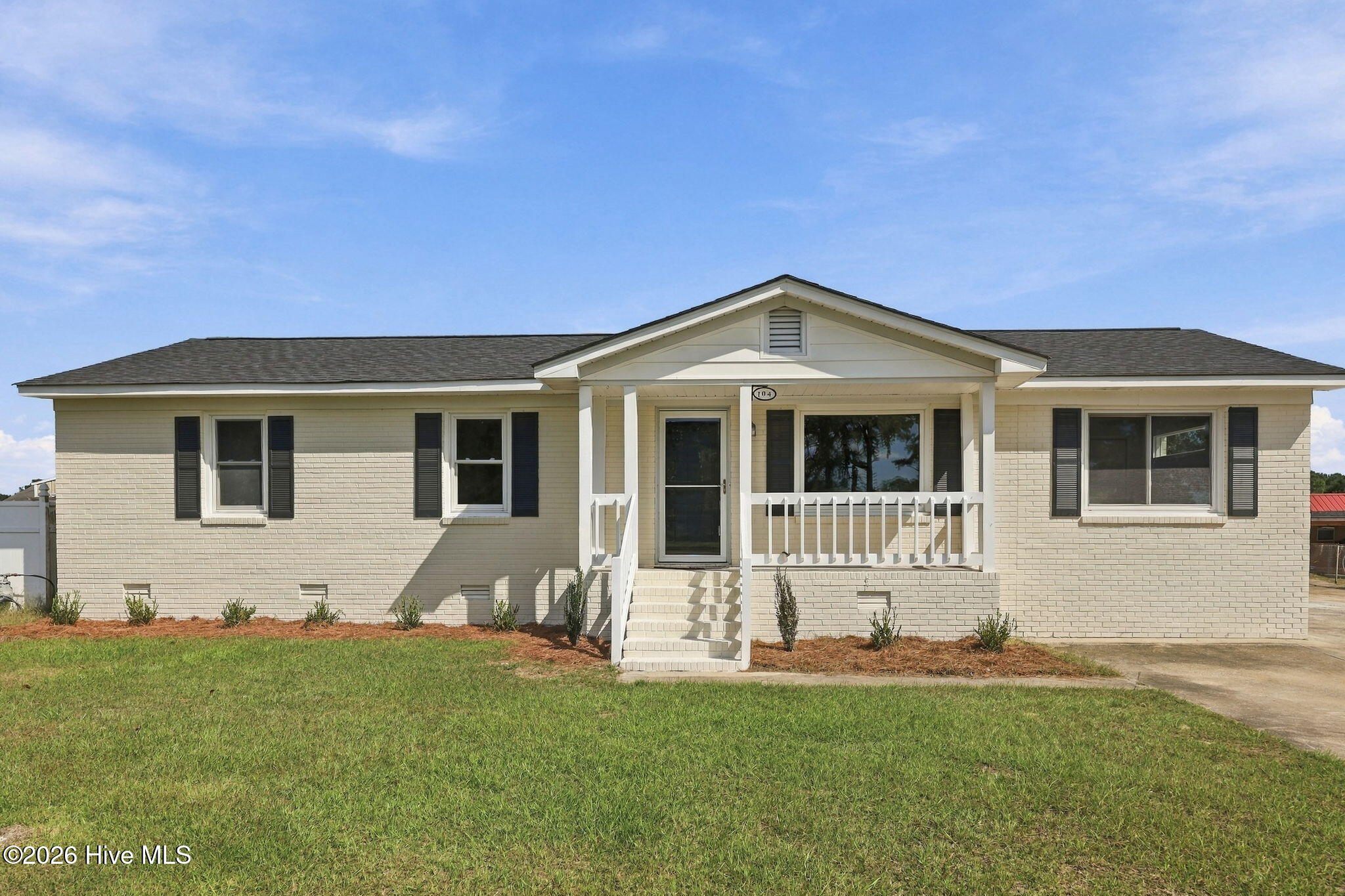 104 Oak Grove Avenue Property Photo 1