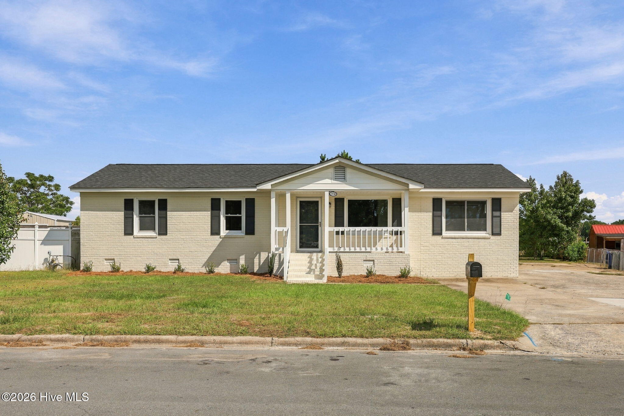 104 Oak Grove Avenue Property Photo 2