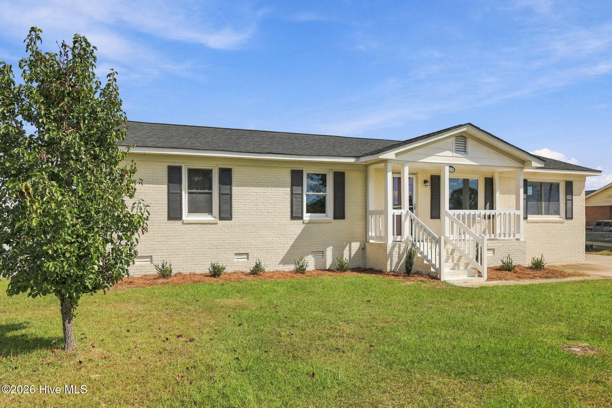 104 Oak Grove Avenue Property Photo 3