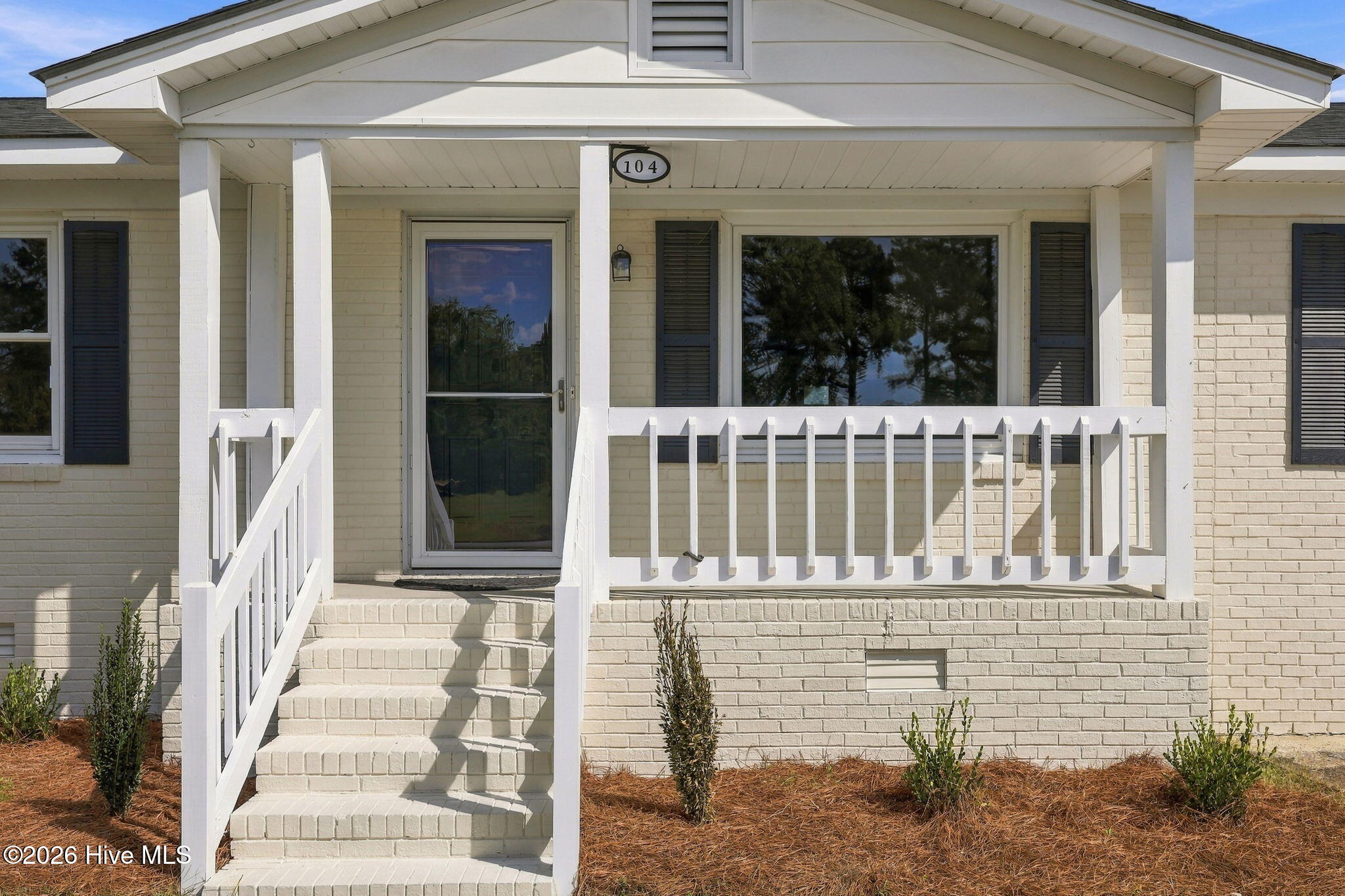 104 Oak Grove Avenue Property Photo 4