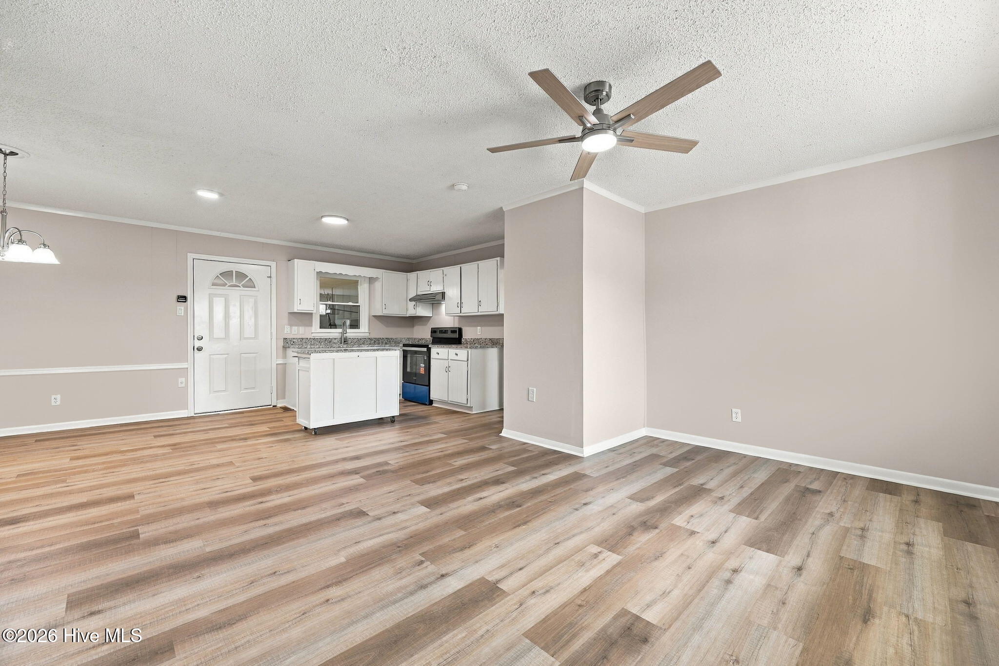 104 Oak Grove Avenue Property Photo 5