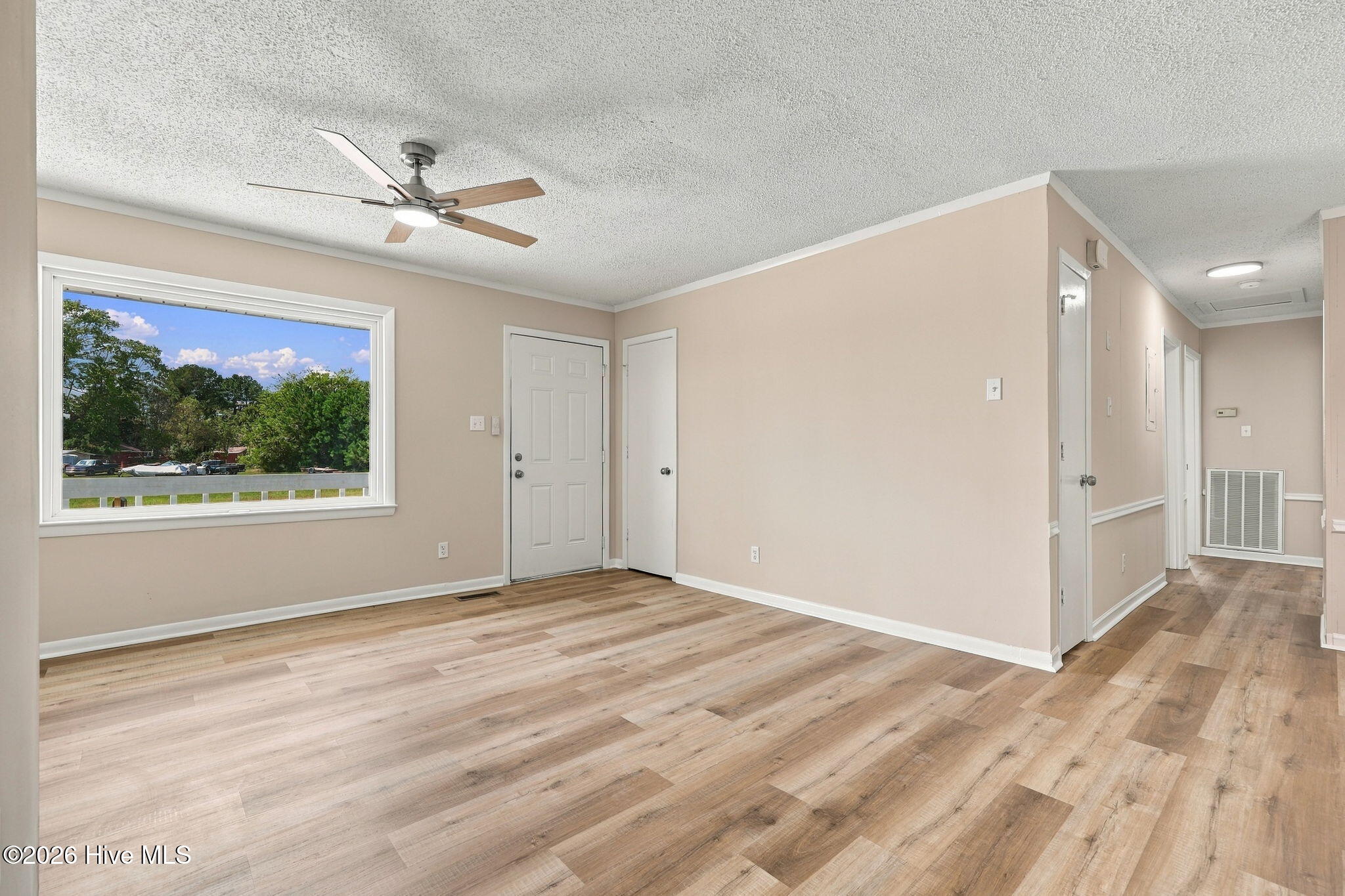 104 Oak Grove Avenue Property Photo 6