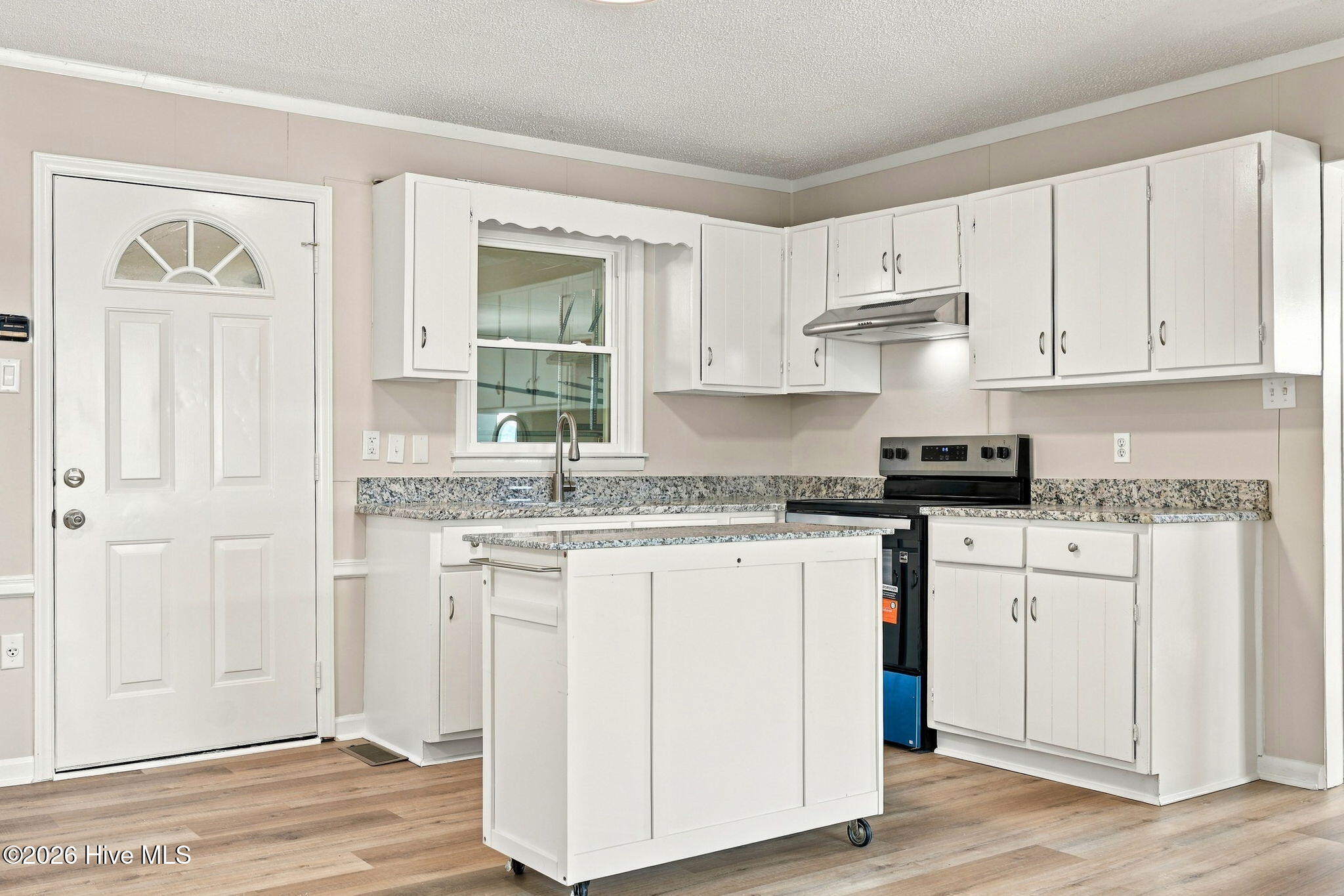 104 Oak Grove Avenue Property Photo 8