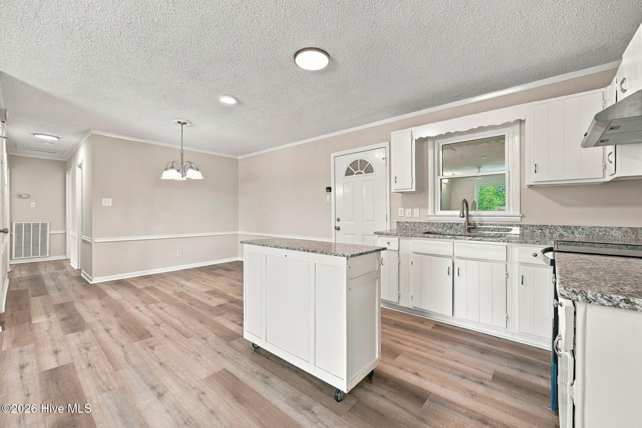 104 Oak Grove Avenue Property Photo 10