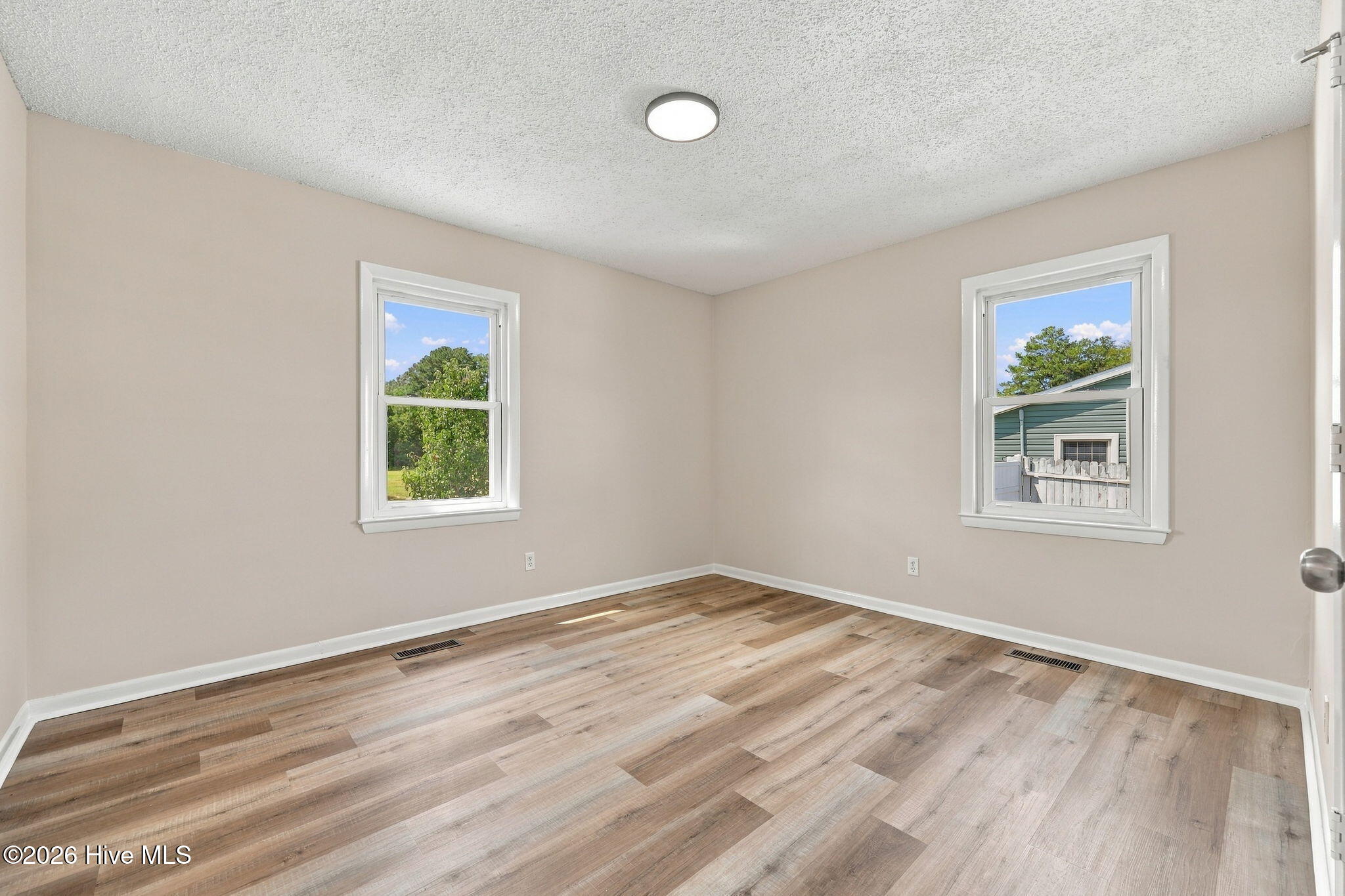 104 Oak Grove Avenue Property Photo 24