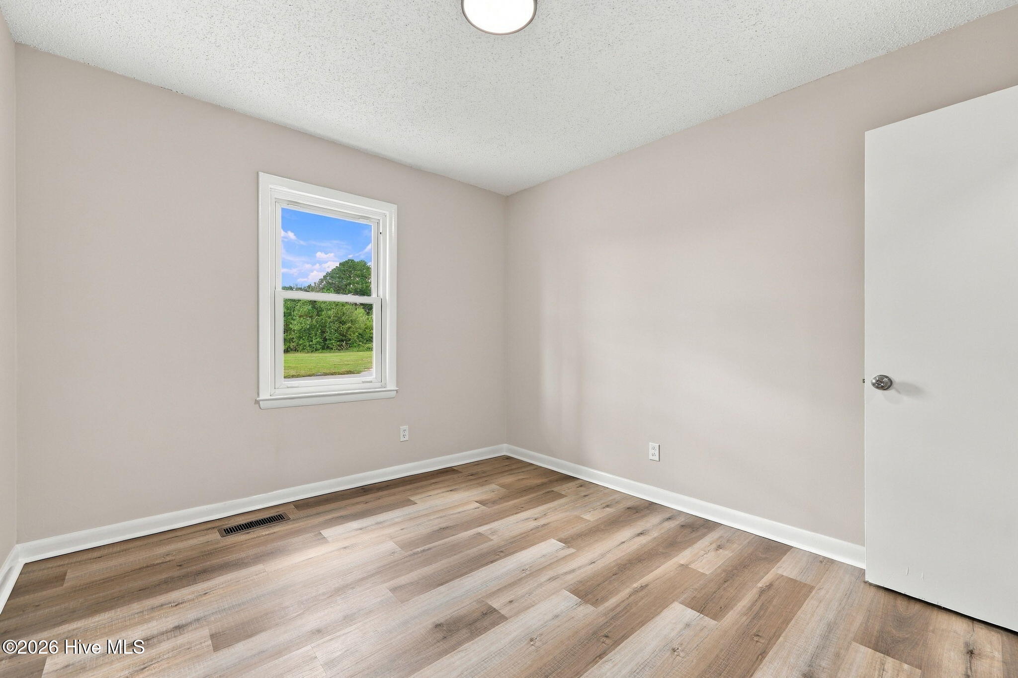 104 Oak Grove Avenue Property Photo 29