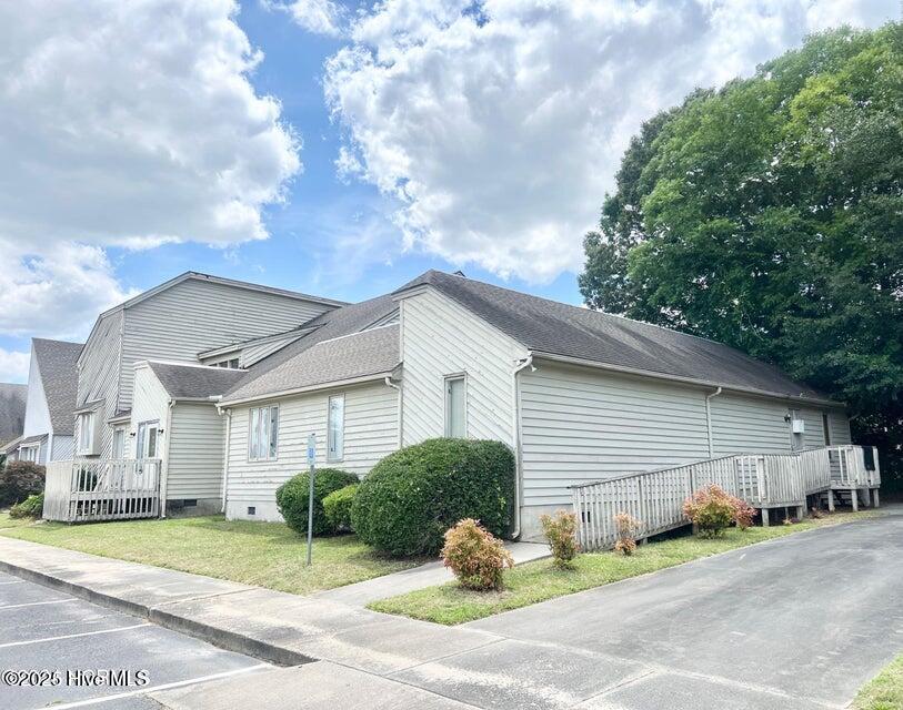 140 N Englewood Drive Property Photo 2
