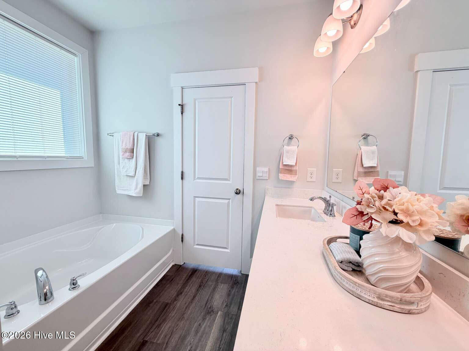 425 Edgewater Way Property Photo 16