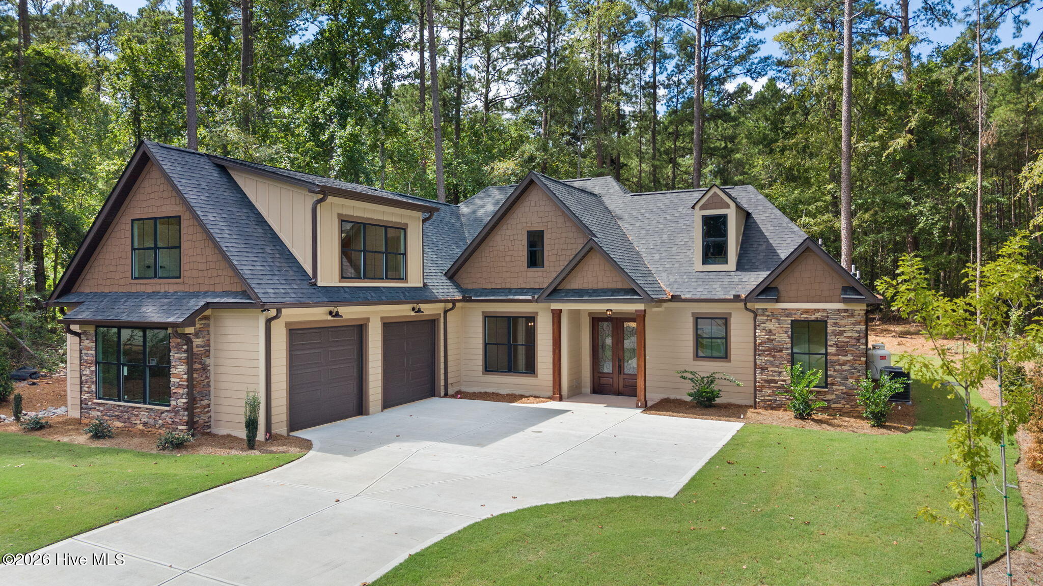 112 Crescent Drive Property Photo 1