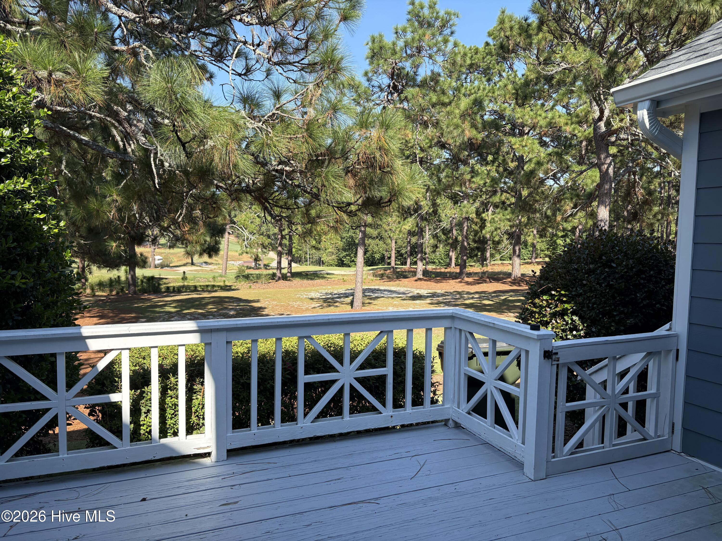 227 Knoll Road N Property Photo 2
