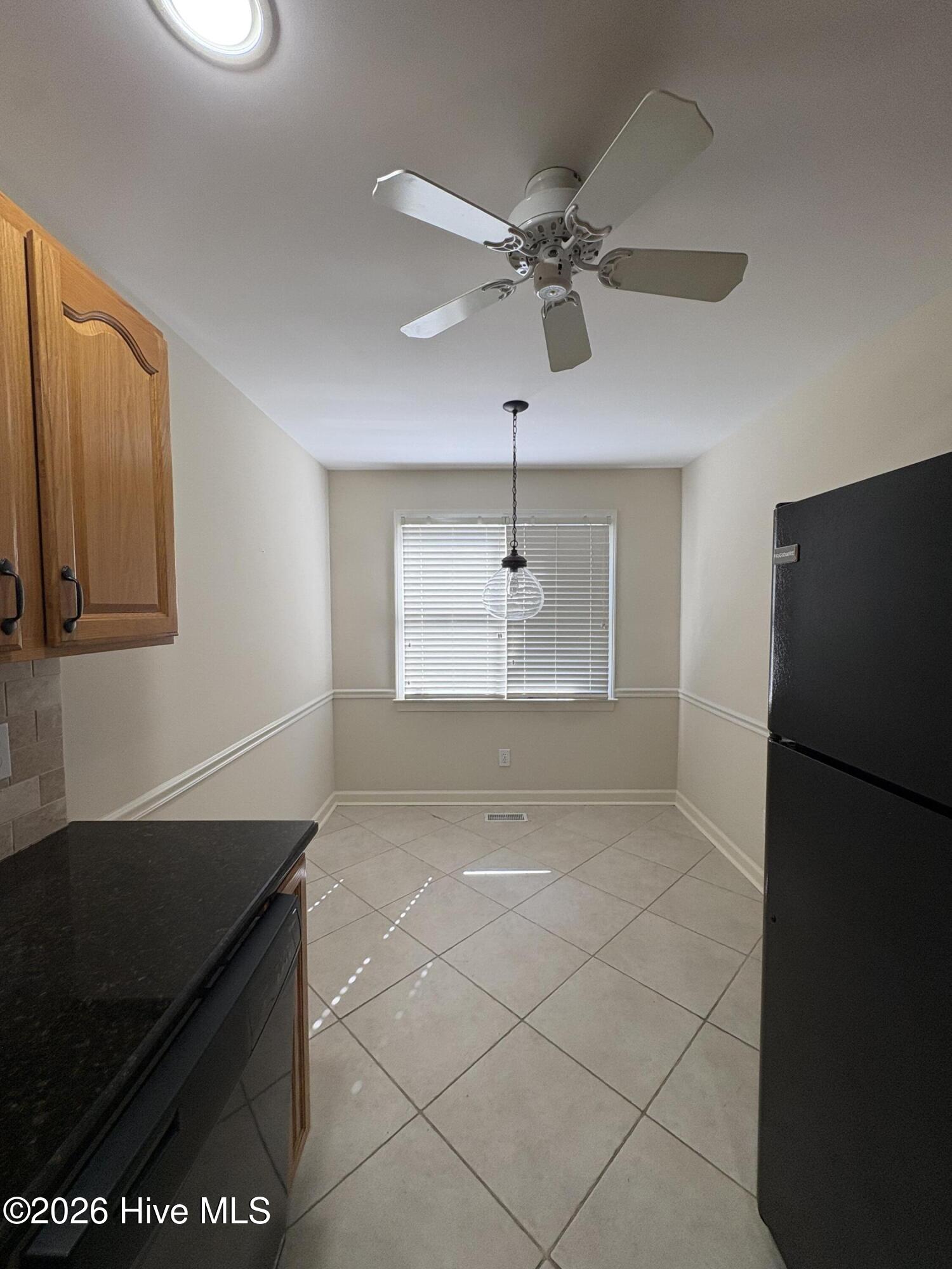 227 Knoll Road N Property Photo 4
