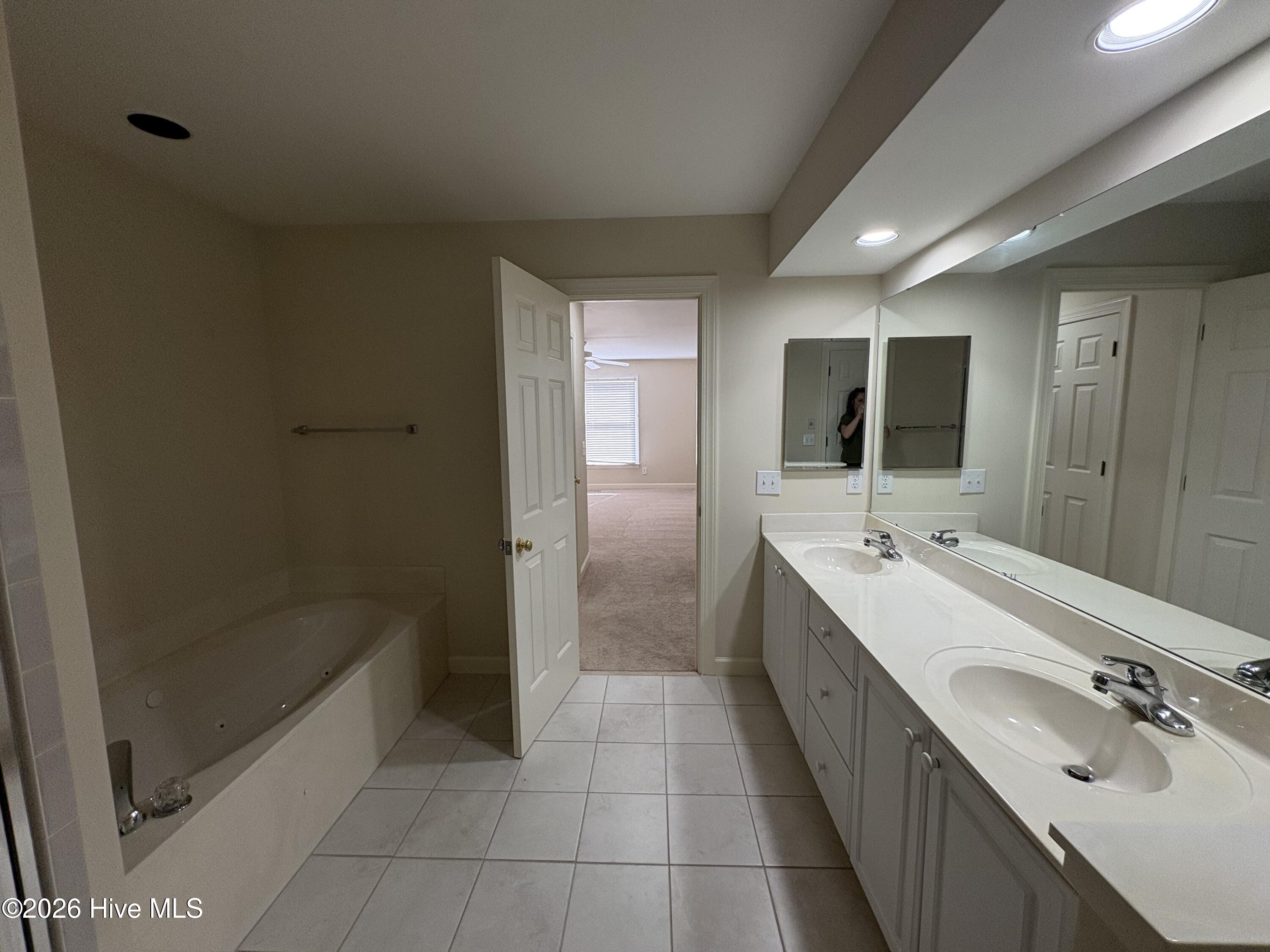 227 Knoll Road N Property Photo 11