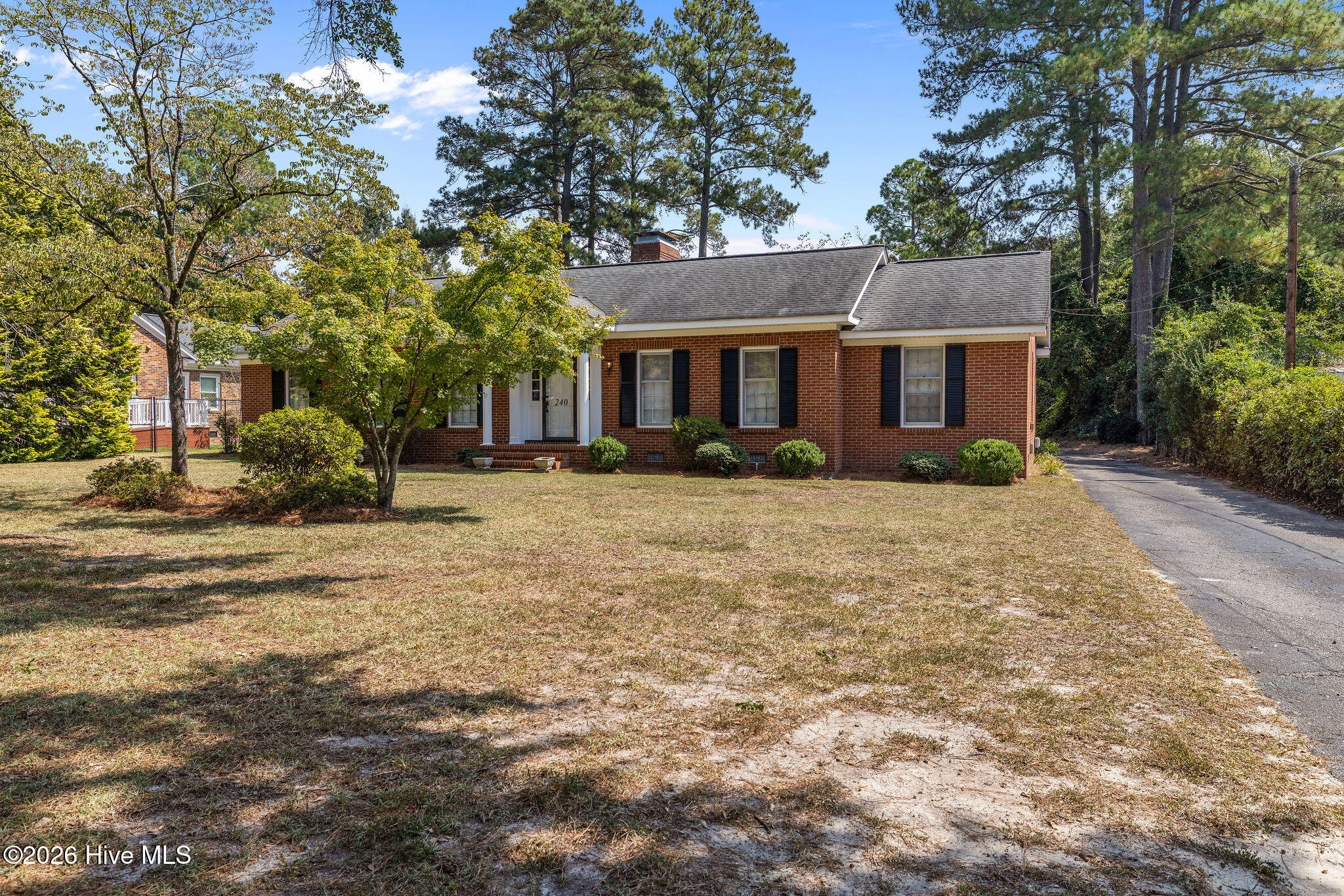 240 S Hillcrest Drive Property Photo 2