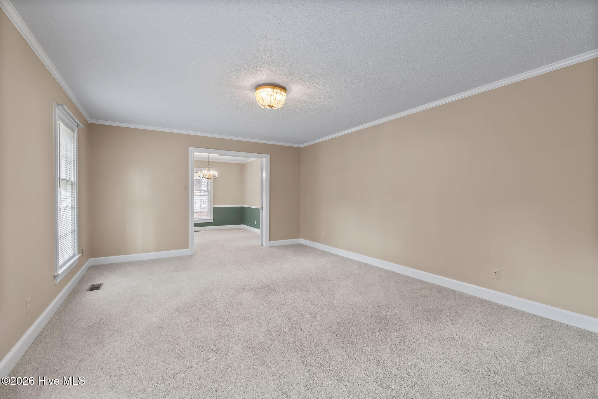 240 S Hillcrest Drive Property Photo 5