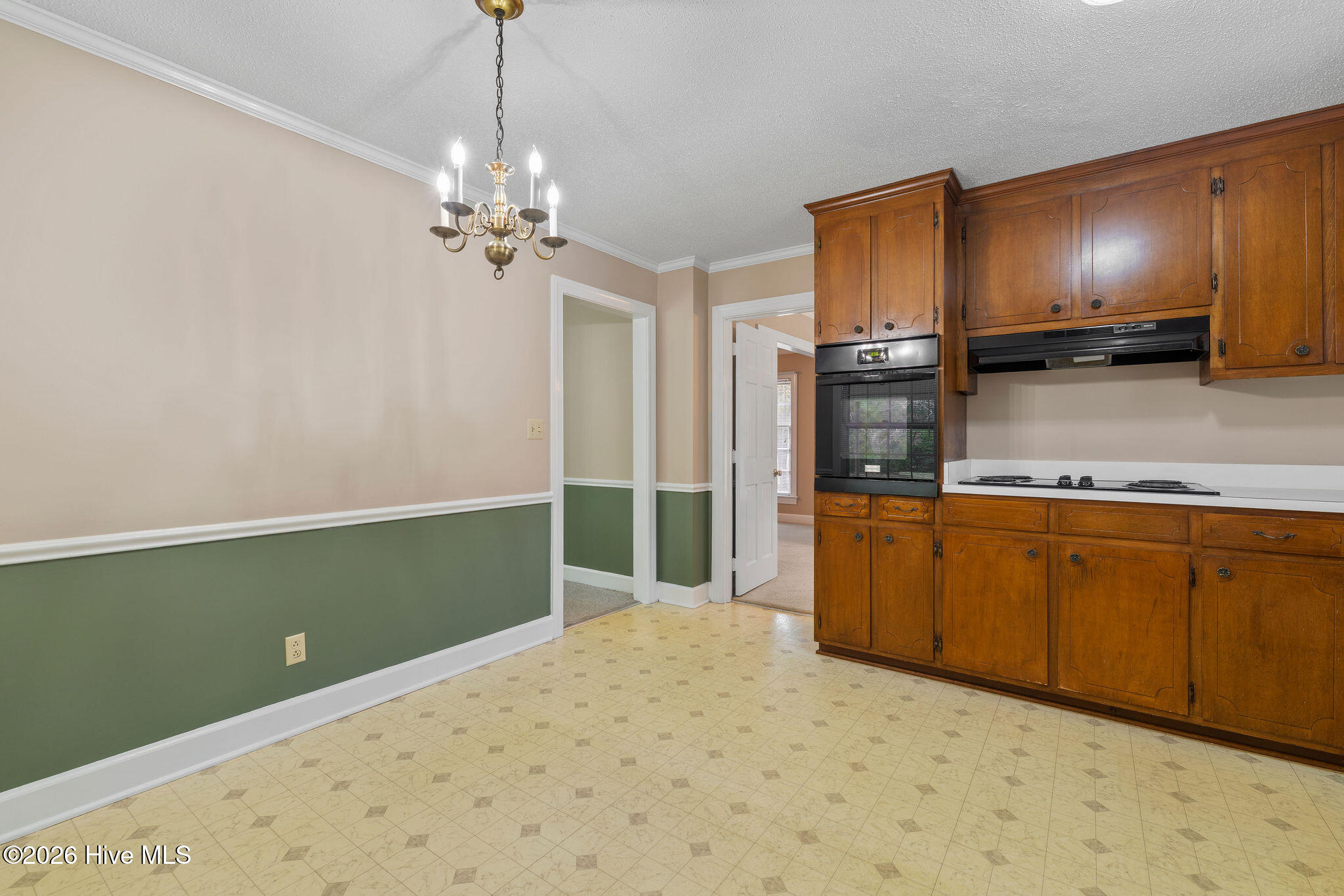 240 S Hillcrest Drive Property Photo 6