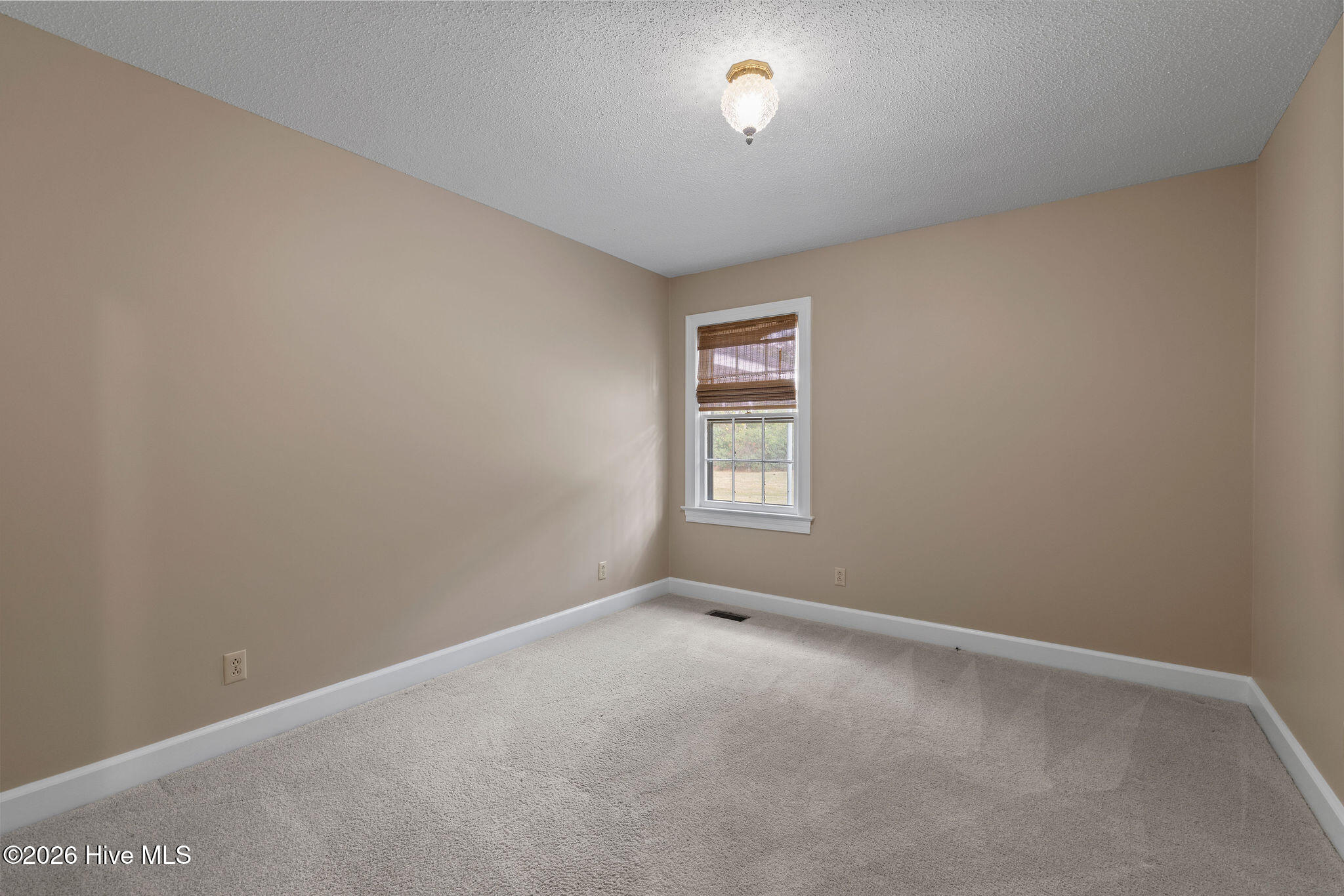 240 S Hillcrest Drive Property Photo 9