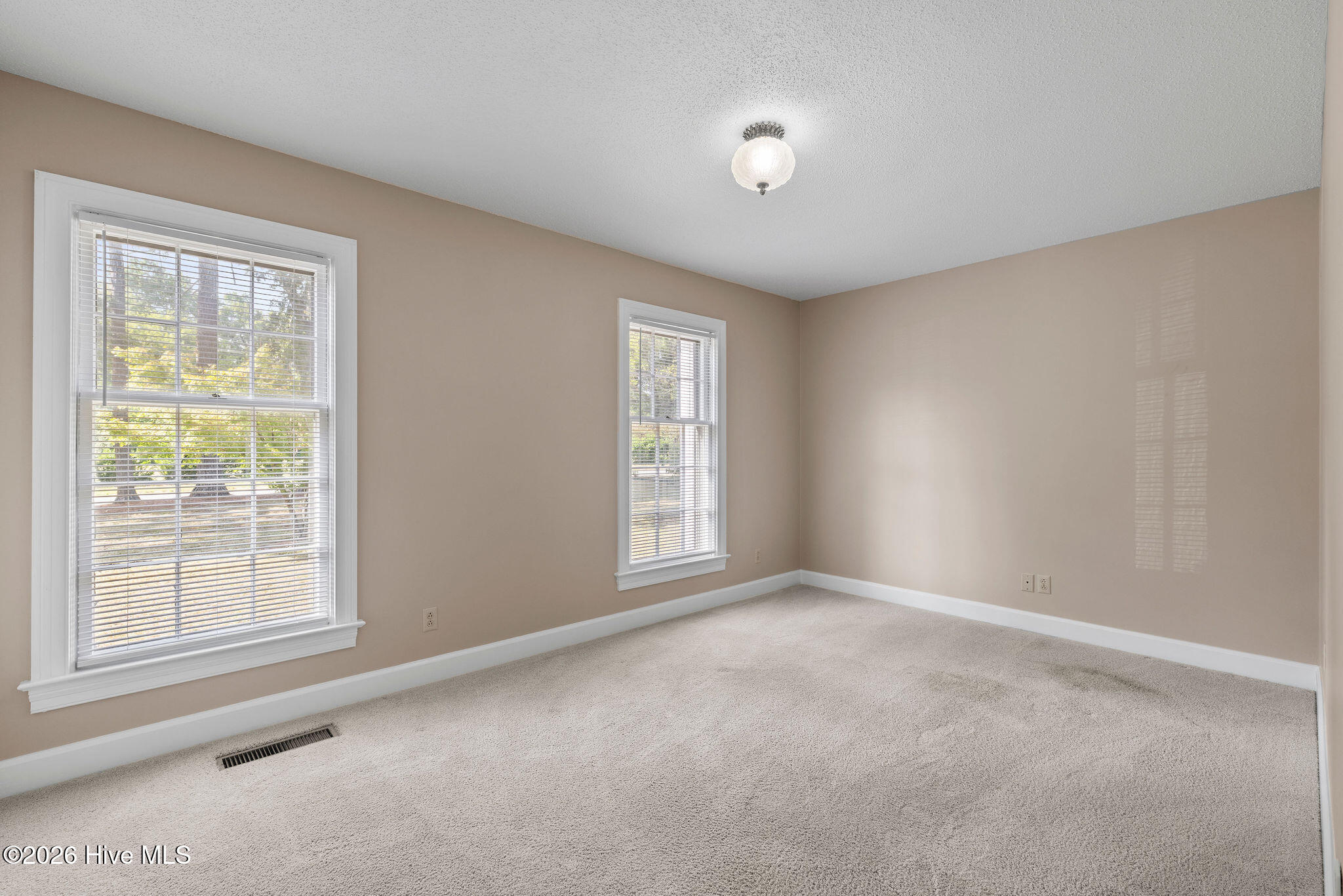 240 S Hillcrest Drive Property Photo 10