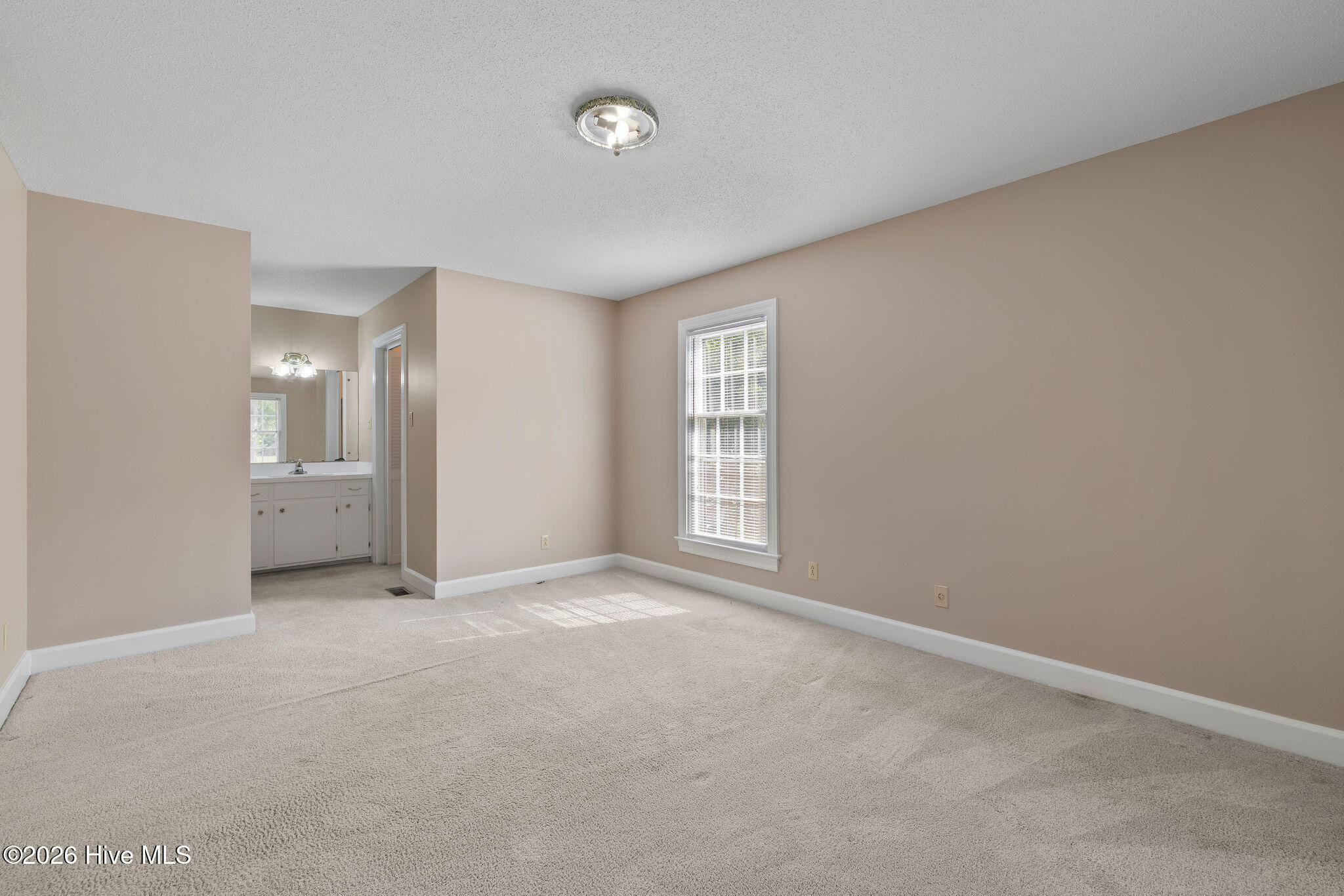 240 S Hillcrest Drive Property Photo 13