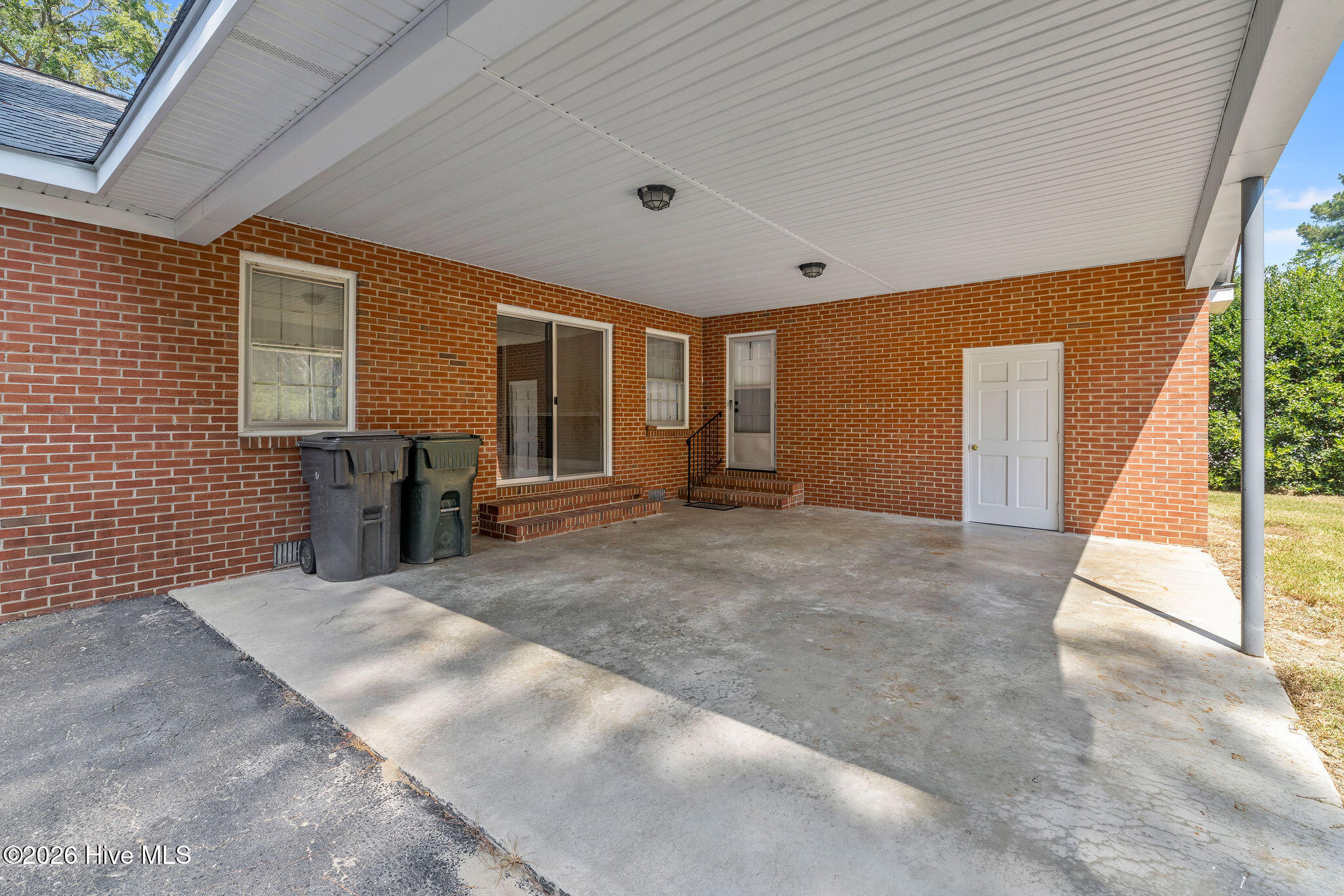 240 S Hillcrest Drive Property Photo 17
