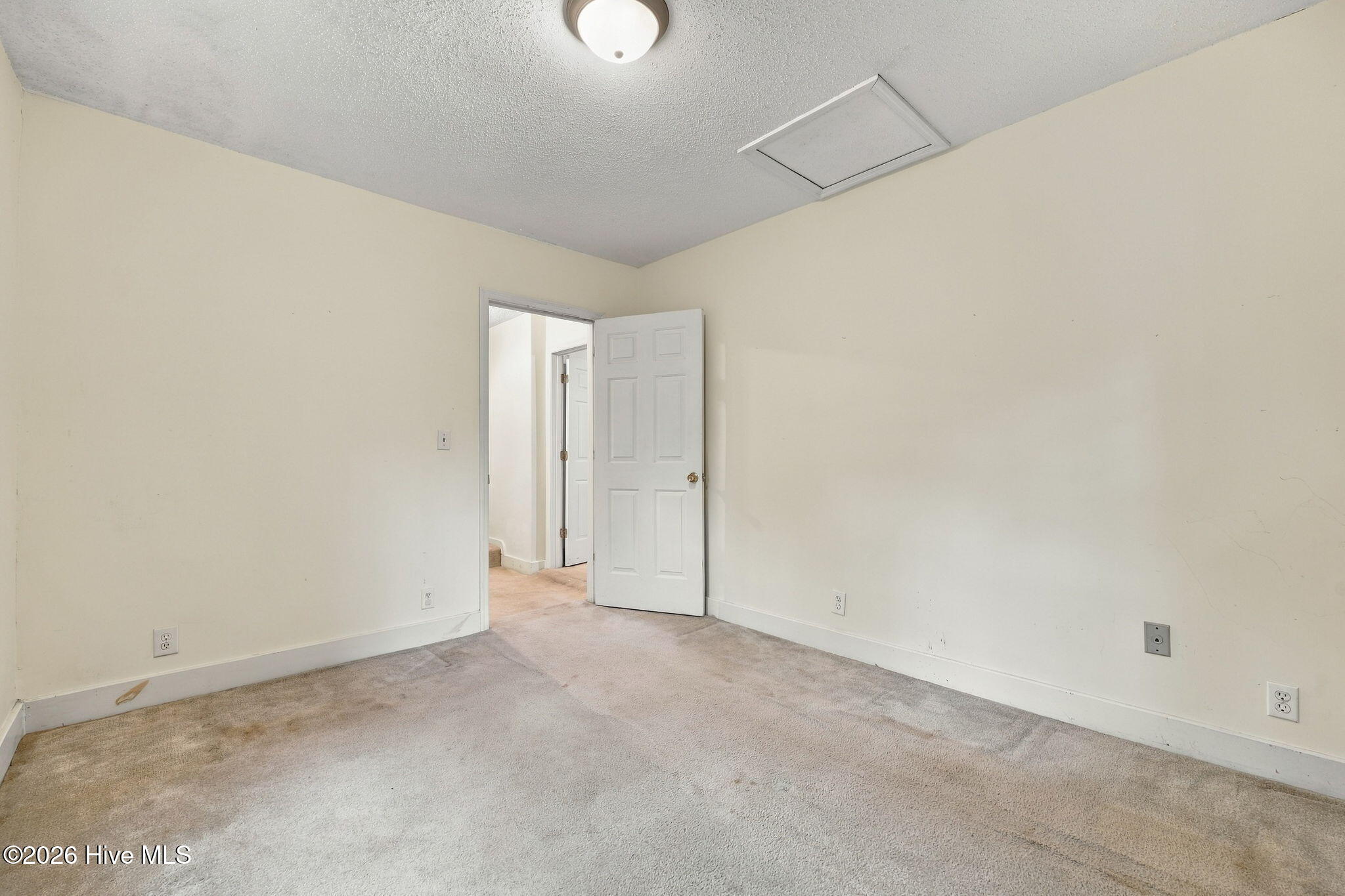 401 E Franklin Street Property Photo 24