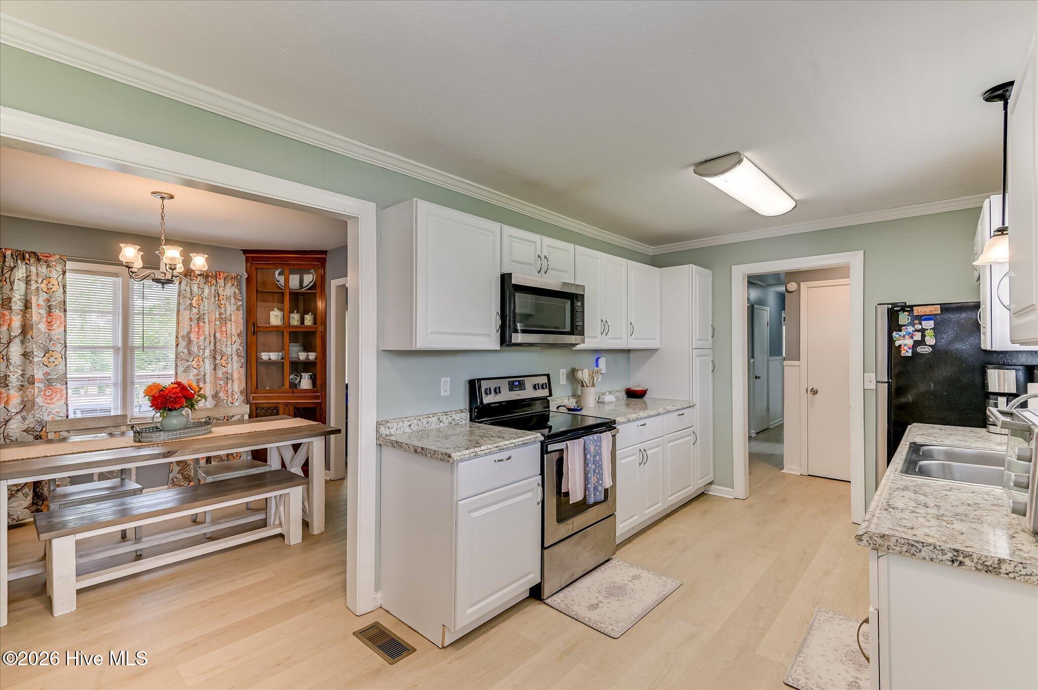 634 Victoria Drive Property Photo 15