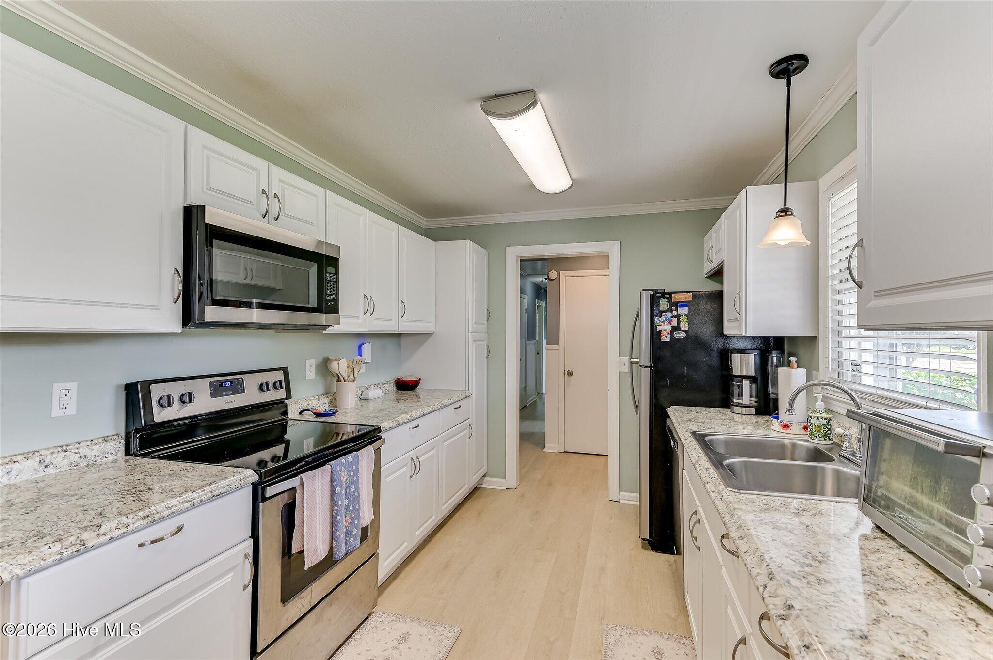 634 Victoria Drive Property Photo 16