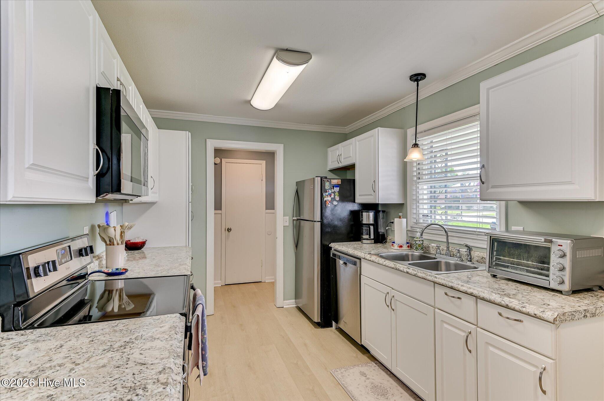 634 Victoria Drive Property Photo 17