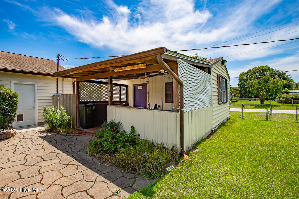 301 Murdoch Road Property Photo 4