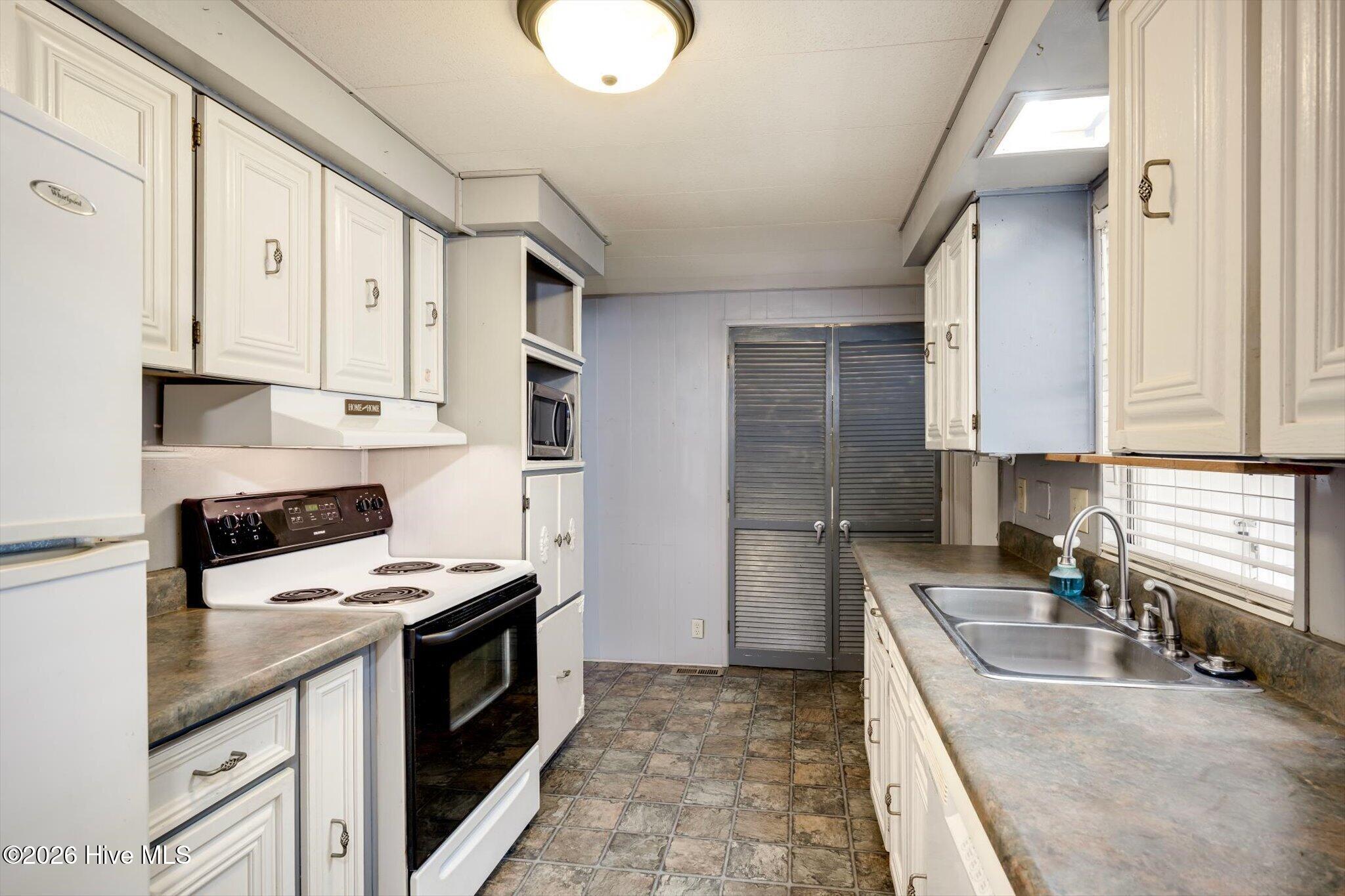 4603 Lake Front Drive Property Photo 12