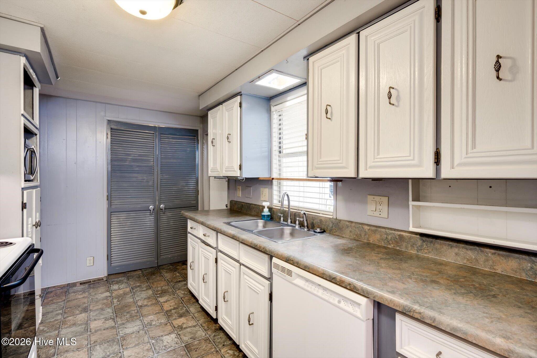 4603 Lake Front Drive Property Photo 13