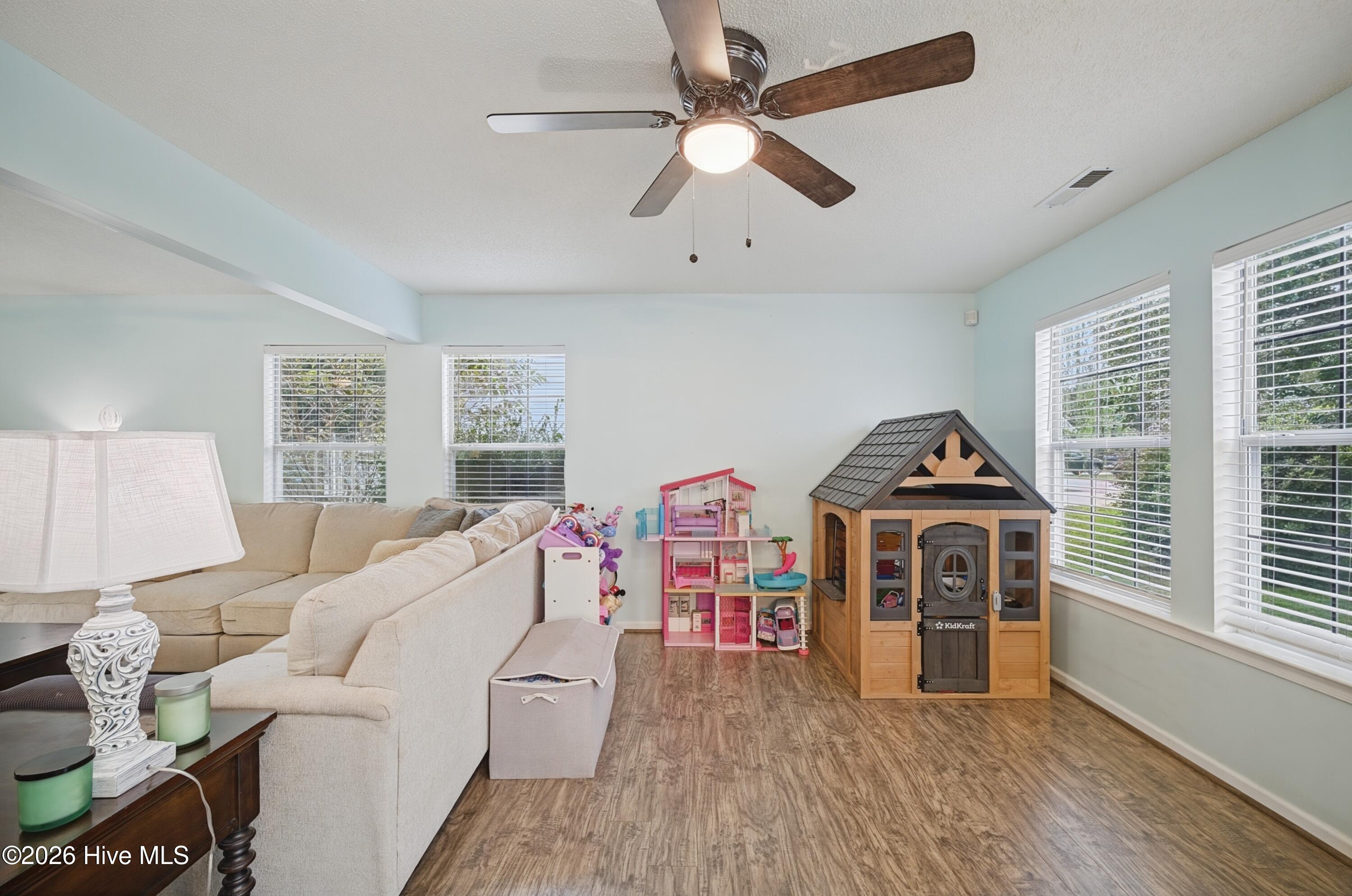142 Green View Road Property Photo 6