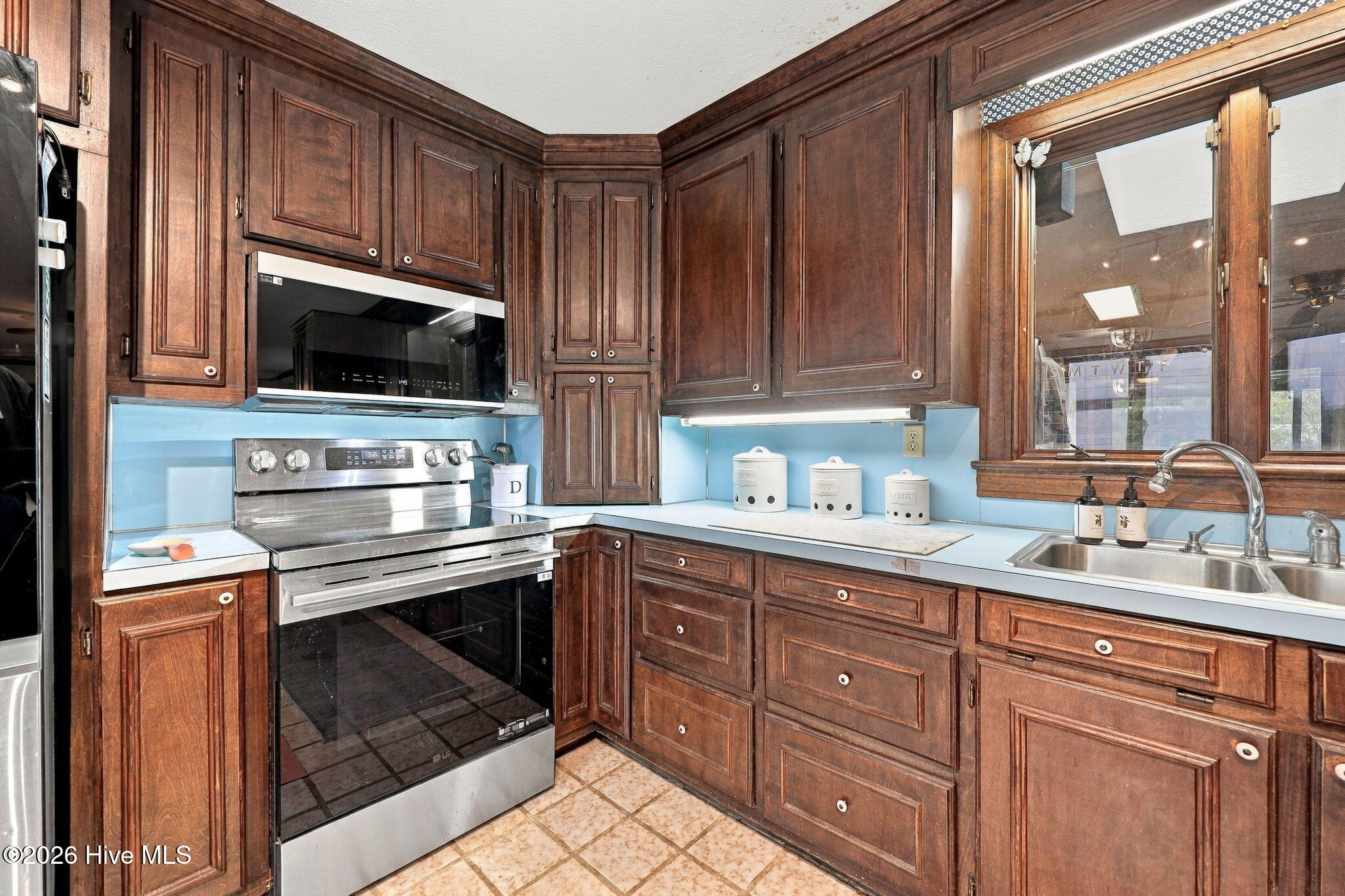 2904 Mills Road Property Photo 8