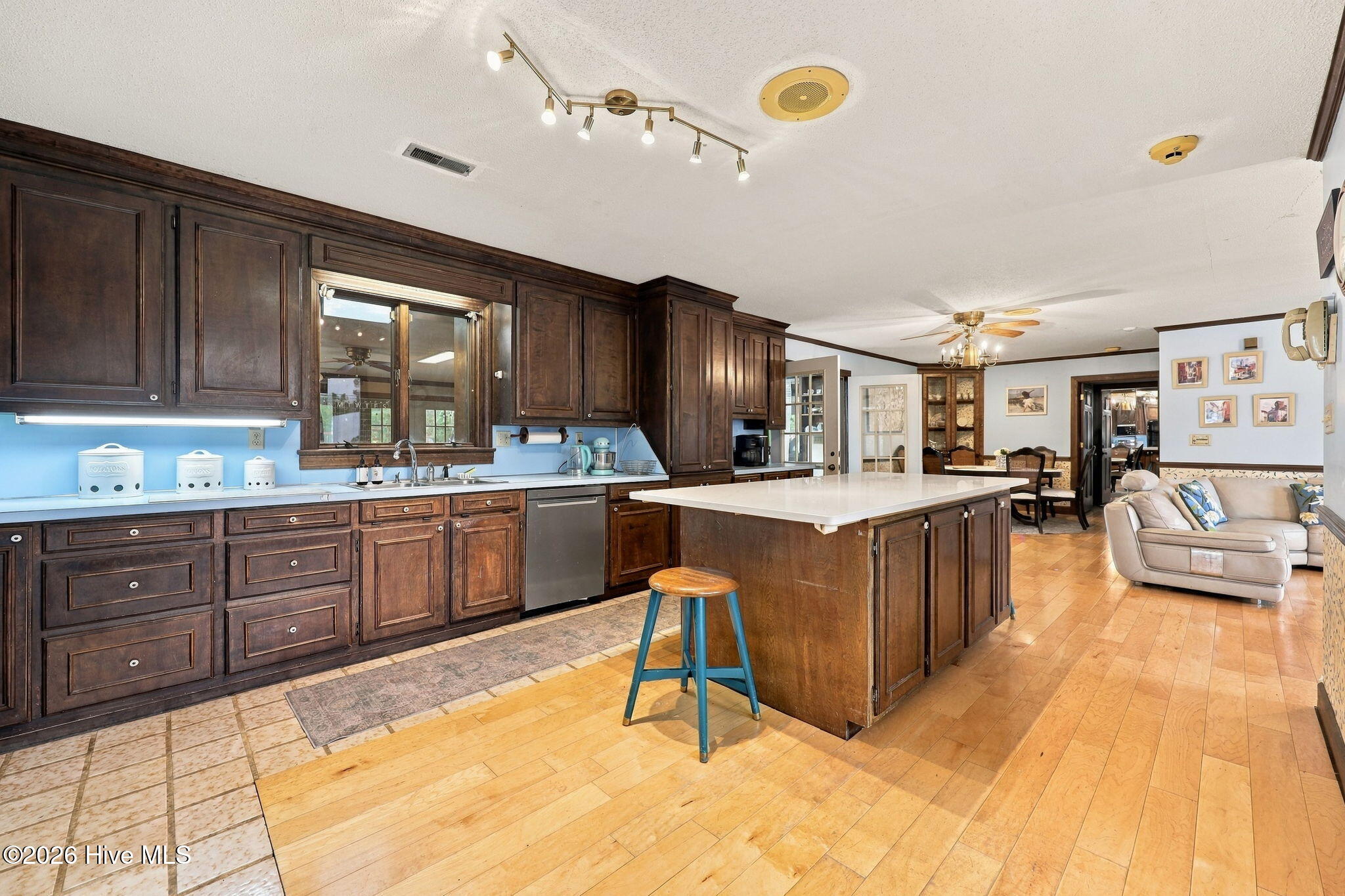 2904 Mills Road Property Photo 10